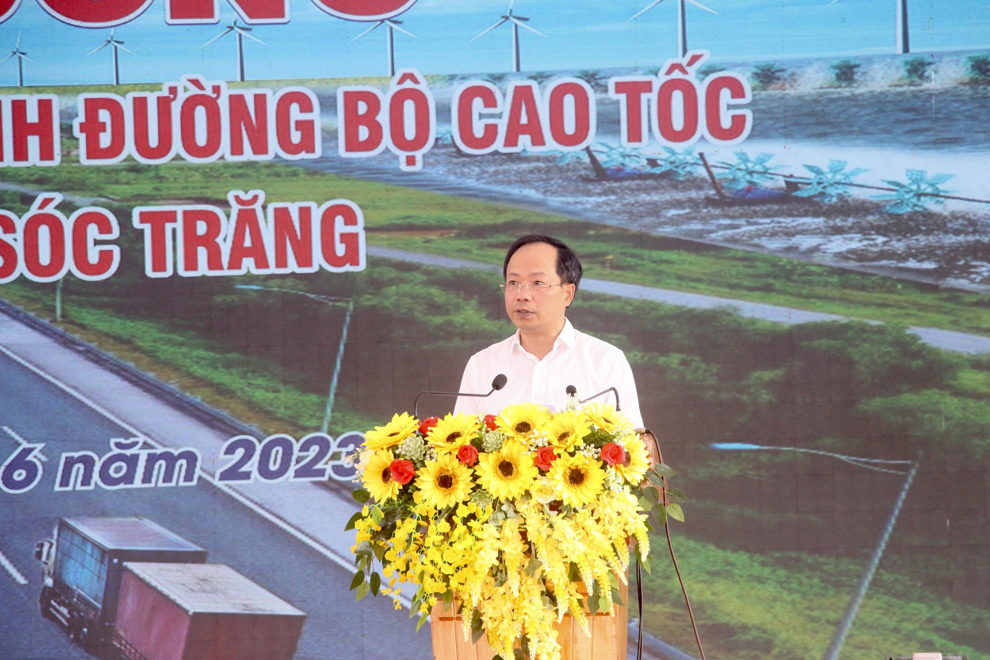 Thủ tướng Chính phủ phát lệnh khởi công cao tốc xuyên 4 tỉnh miền Tây - Ảnh 6.