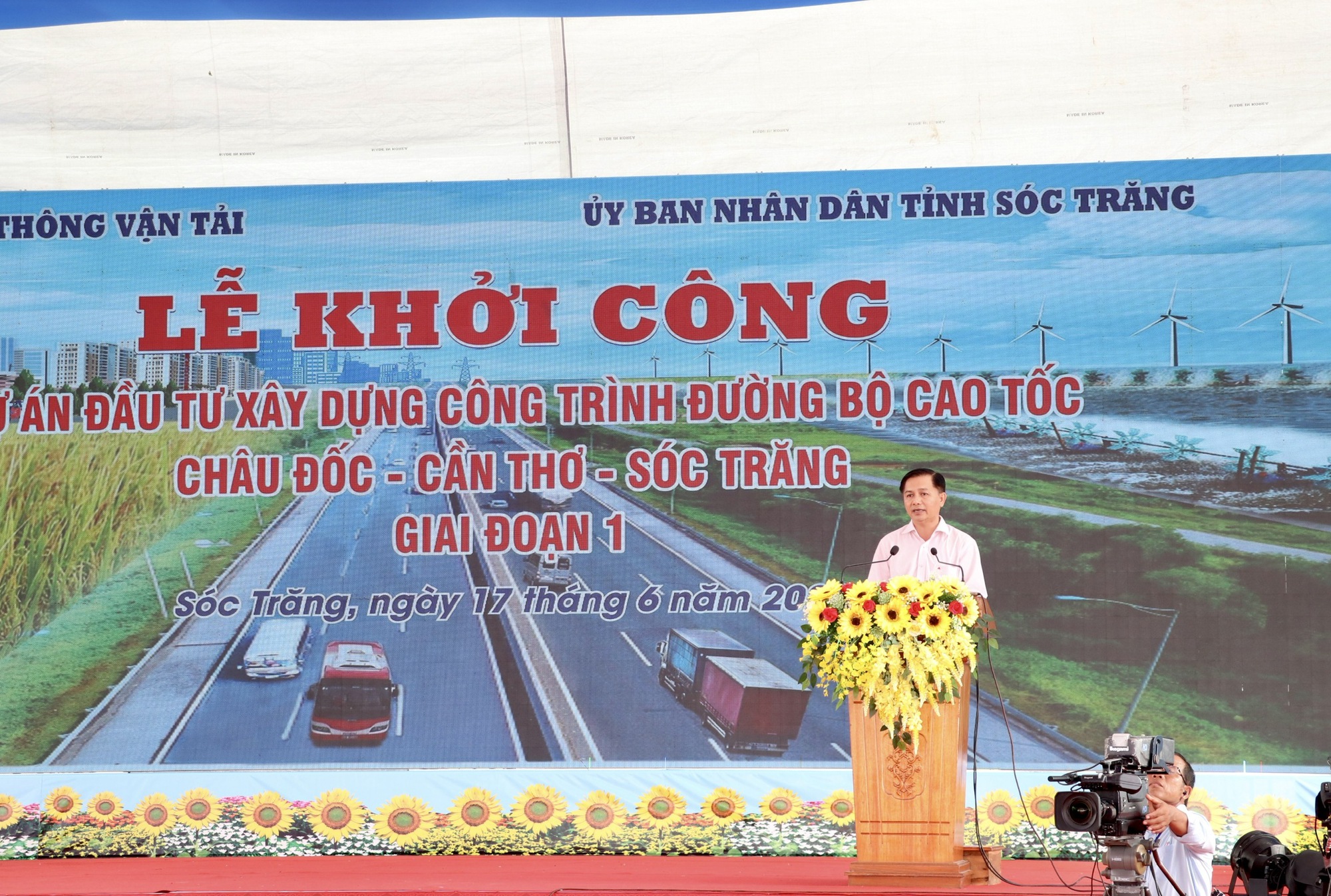 Trực tiếp khởi công cao tốc Châu Đốc - Cần Thơ - Sóc Trăng gần 44.700 tỷ đồng - Ảnh 2. Trực tiếp khởi công cao tốc Châu Đốc - Cần Thơ - Sóc Trăng gần 44.700 tỷ đồng - Ảnh 2.