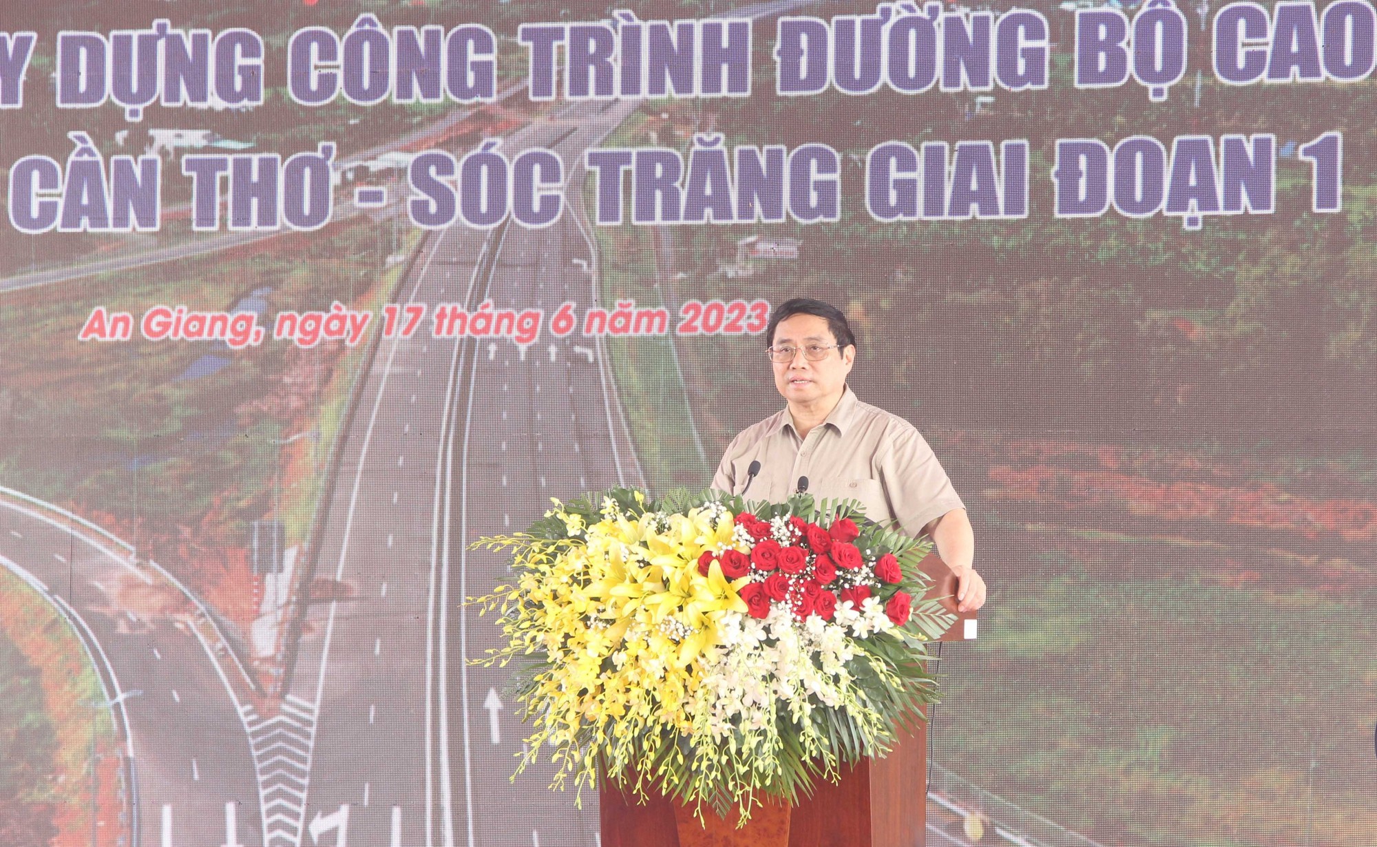 Trực tiếp khởi công cao tốc Châu Đốc - Cần Thơ - Sóc Trăng: Thủ tướng phát lệnh khởi công dự án - Ảnh 2. Trực tiếp khởi công cao tốc Châu Đốc - Cần Thơ - Sóc Trăng: Thủ tướng phát lệnh khởi công dự án - Ảnh 2.