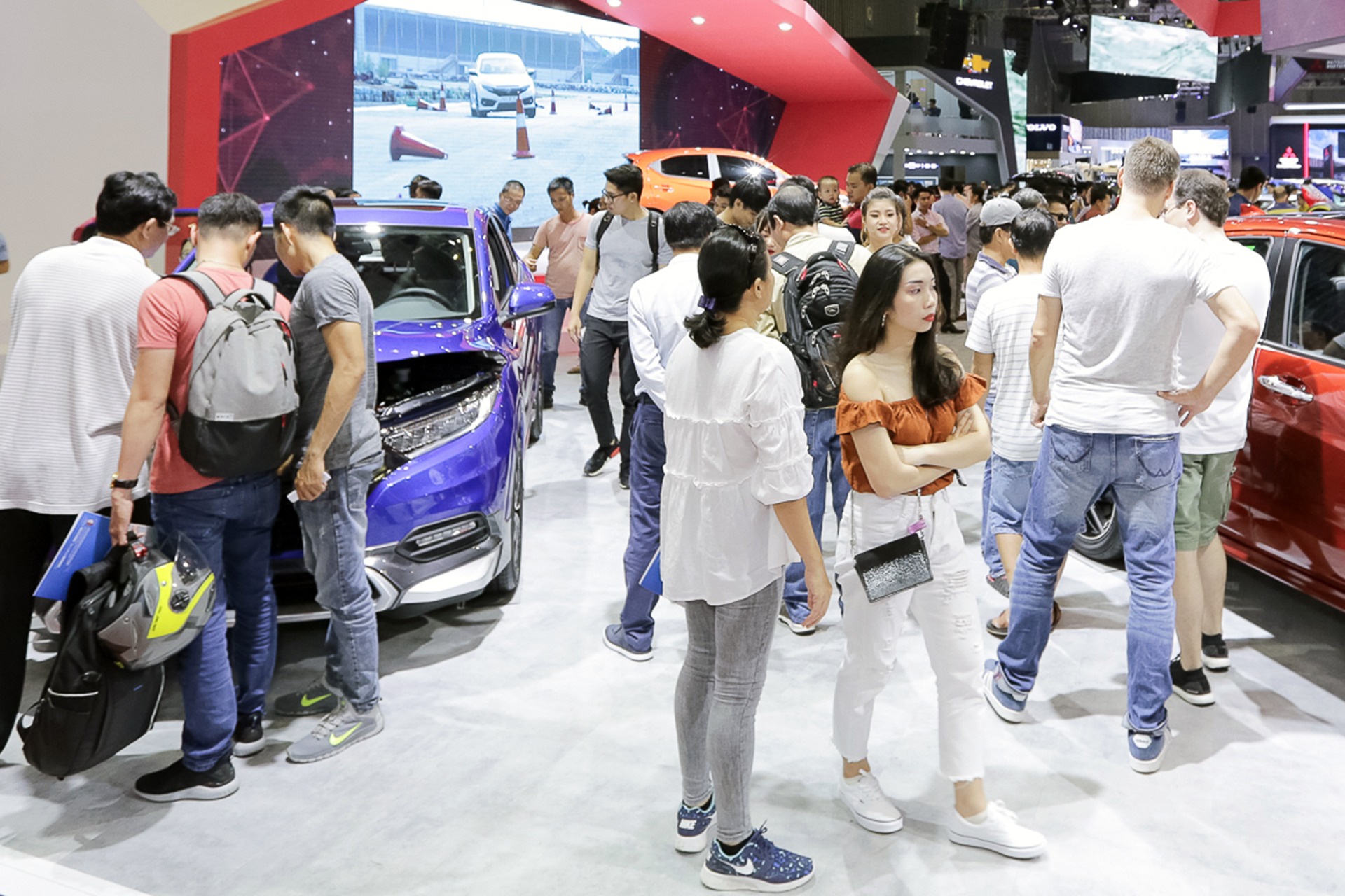 Thế giới xe tuần qua: Sức mua ô tô "suy kiệt", VinFast VF 8 lên đỉnh Top bán chạy - Ảnh 3.