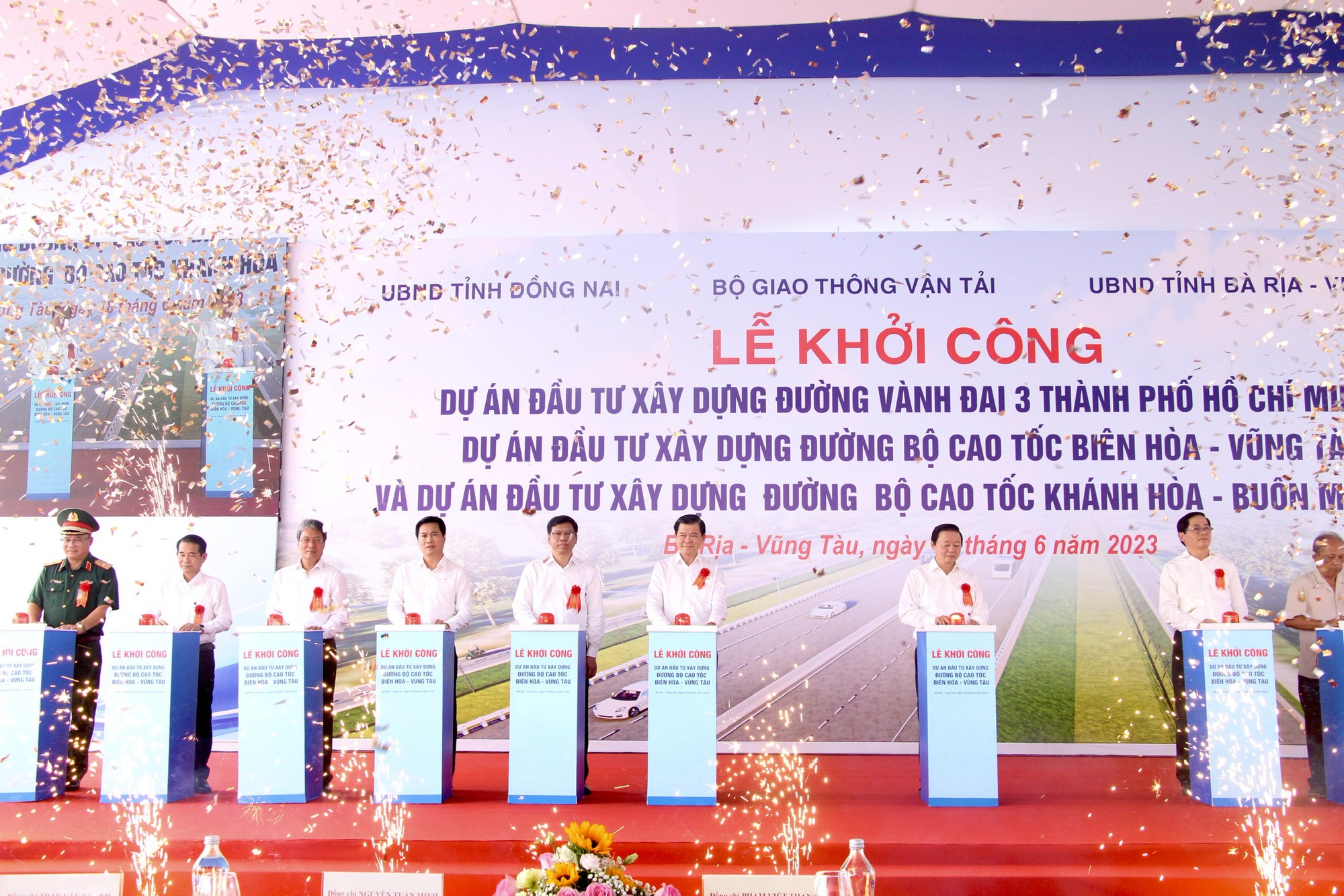 Trực tiếp: Khởi công Vành đai 3 TP.Hồ Chí Minh và hai cao tốc trọng điểm - Ảnh 2. Trực tiếp: Khởi công Vành đai 3 TP.Hồ Chí Minh và hai cao tốc trọng điểm - Ảnh 2.