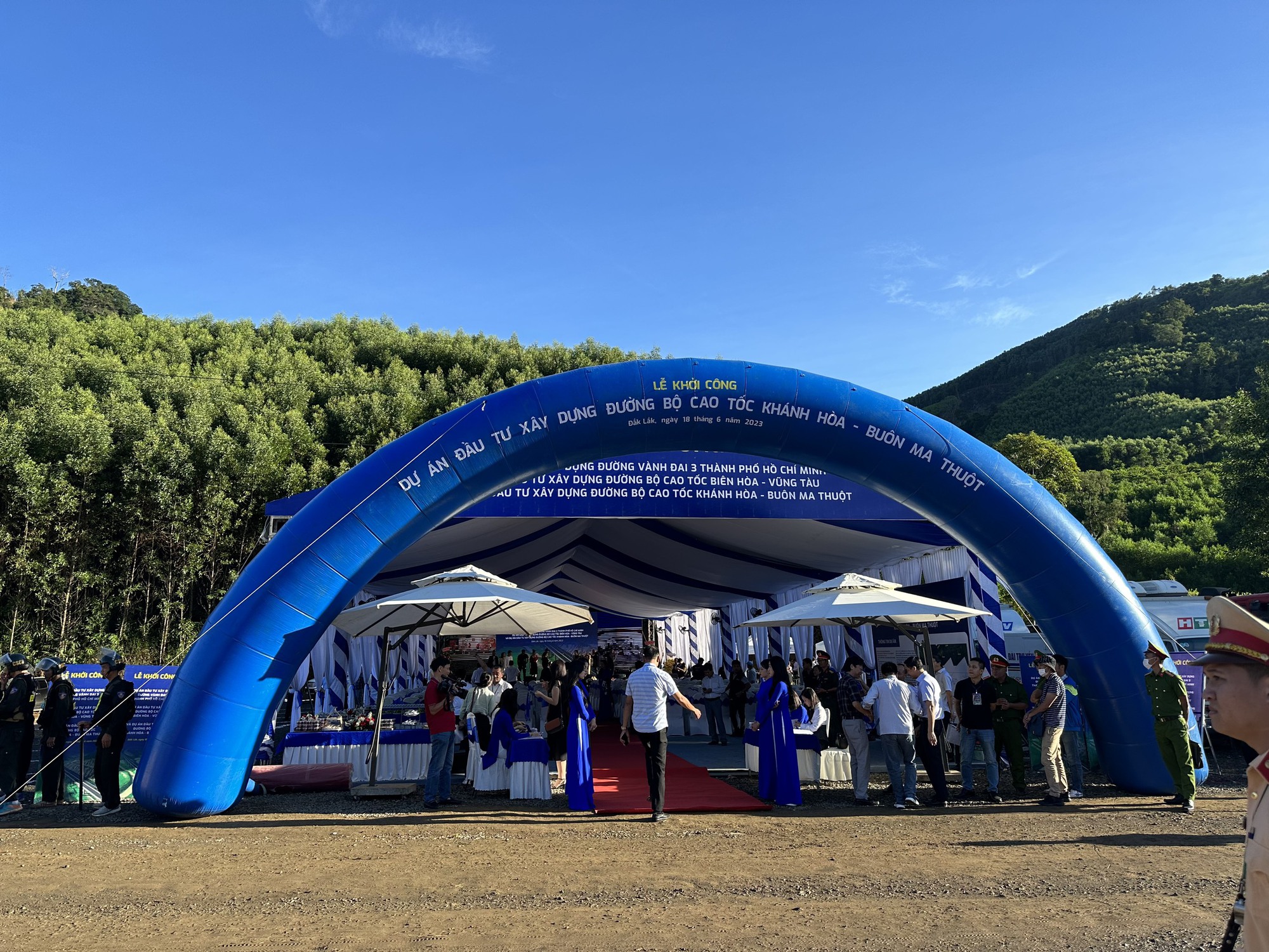 Trực tiếp: Khởi công Vành đai 3 TP.Hồ Chí Minh và hai cao tốc trọng điểm - Ảnh 1. Trực tiếp: Khởi công Vành đai 3 TP.Hồ Chí Minh và hai cao tốc trọng điểm - Ảnh 1.