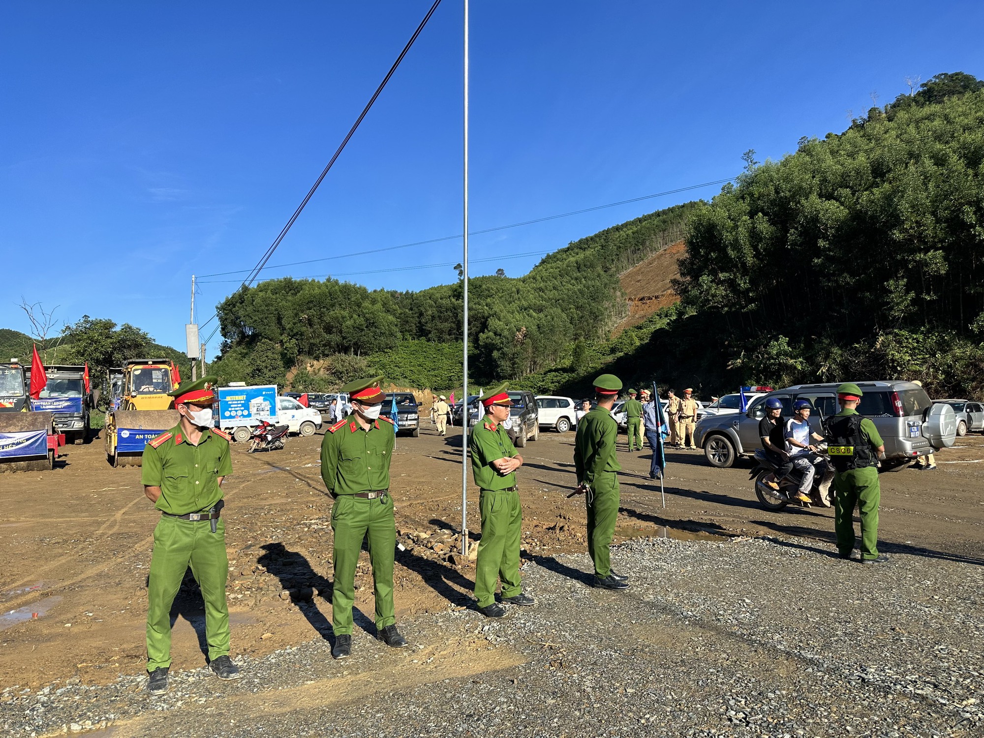 Trực tiếp: Khởi công Vành đai 3 TP.Hồ Chí Minh và hai cao tốc trọng điểm - Ảnh 4. Trực tiếp: Khởi công Vành đai 3 TP.Hồ Chí Minh và hai cao tốc trọng điểm - Ảnh 4.
