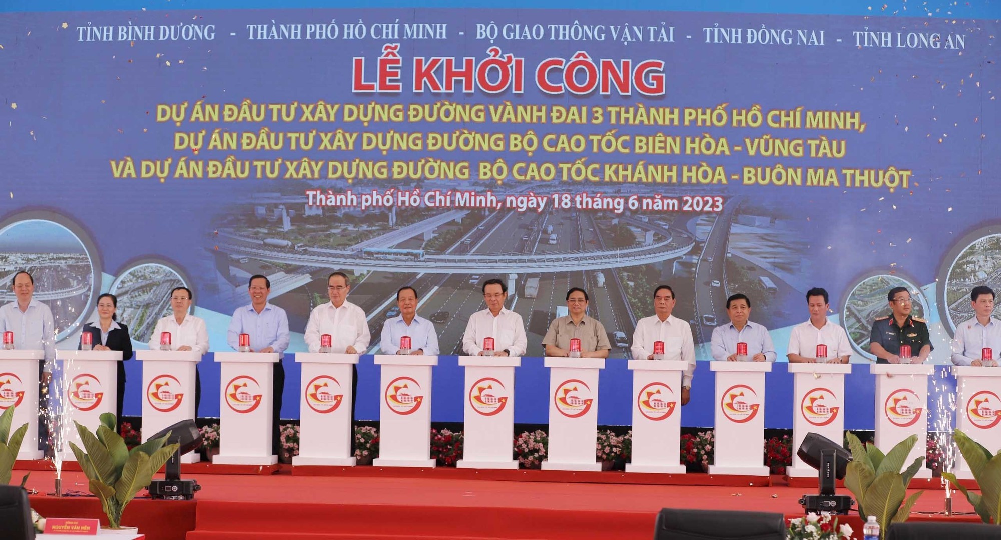 Thủ tướng phát lệnh khởi công 3 dự án giao thông trọng điểm quốc gia hơn 115 nghìn tỷ đồng - Ảnh 1.