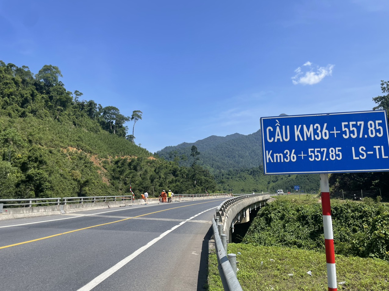 Truy tìm phương tiện gây TNGT trên đường Hồ Chí Minh đoạn La Sơn-Túy Loan - Ảnh 4.