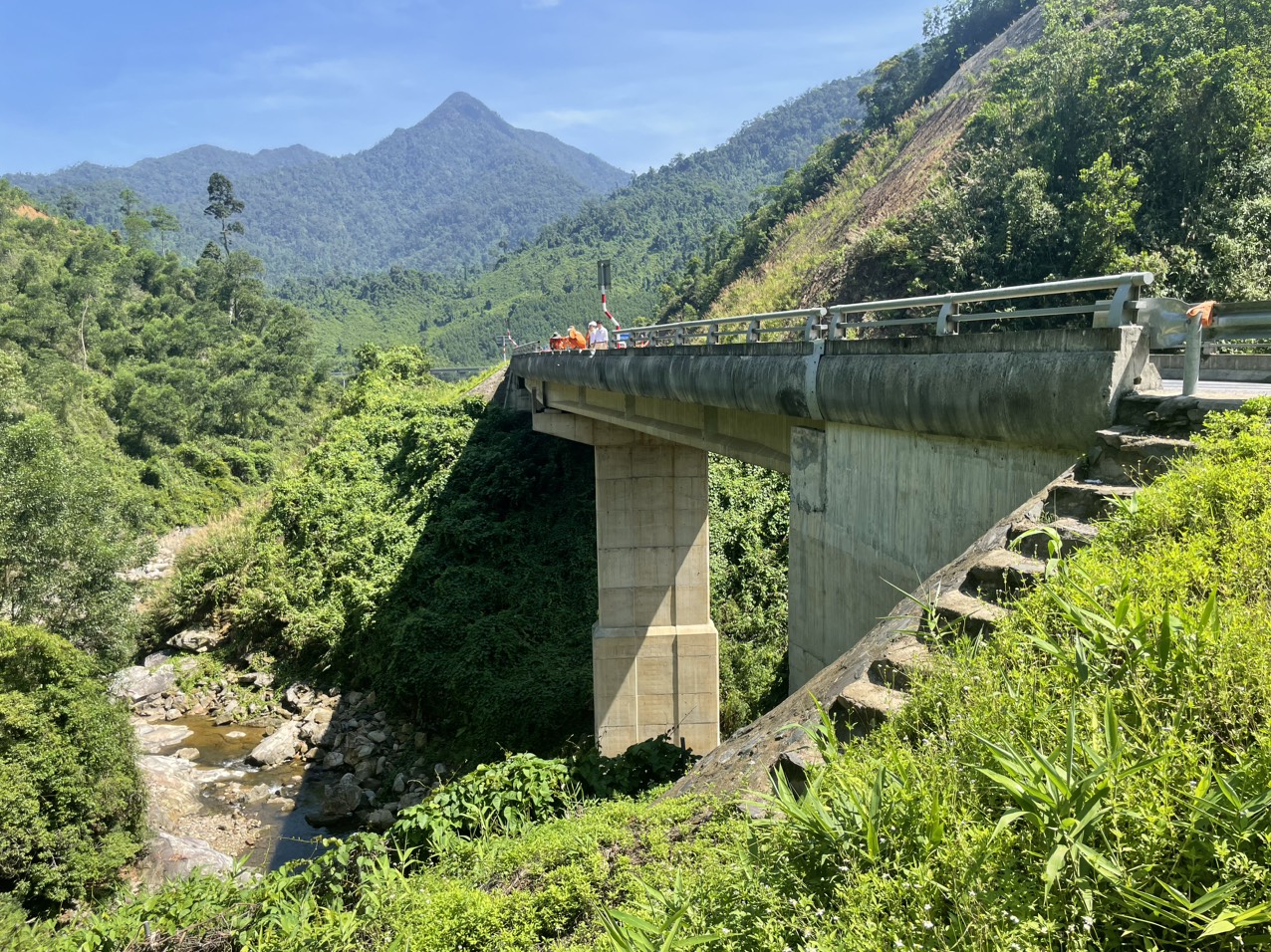 Truy tìm phương tiện gây TNGT trên đường Hồ Chí Minh đoạn La Sơn-Túy Loan - Ảnh 5.