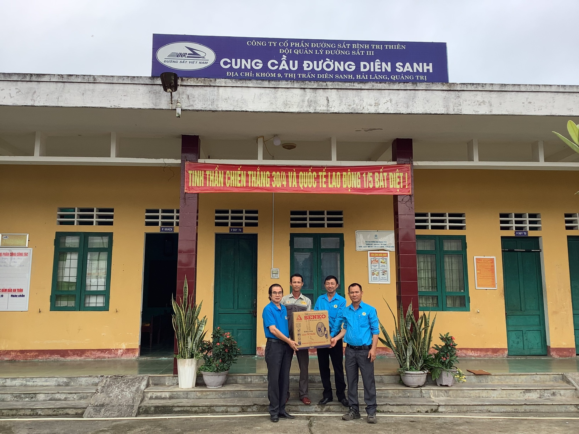 Đường sắt Bình Trị Thiên: Doanh thu vượt kế hoạch Đại hội đồng cổ đông và Hội nghị Người lao động công ty năm 2022 - Ảnh 2.