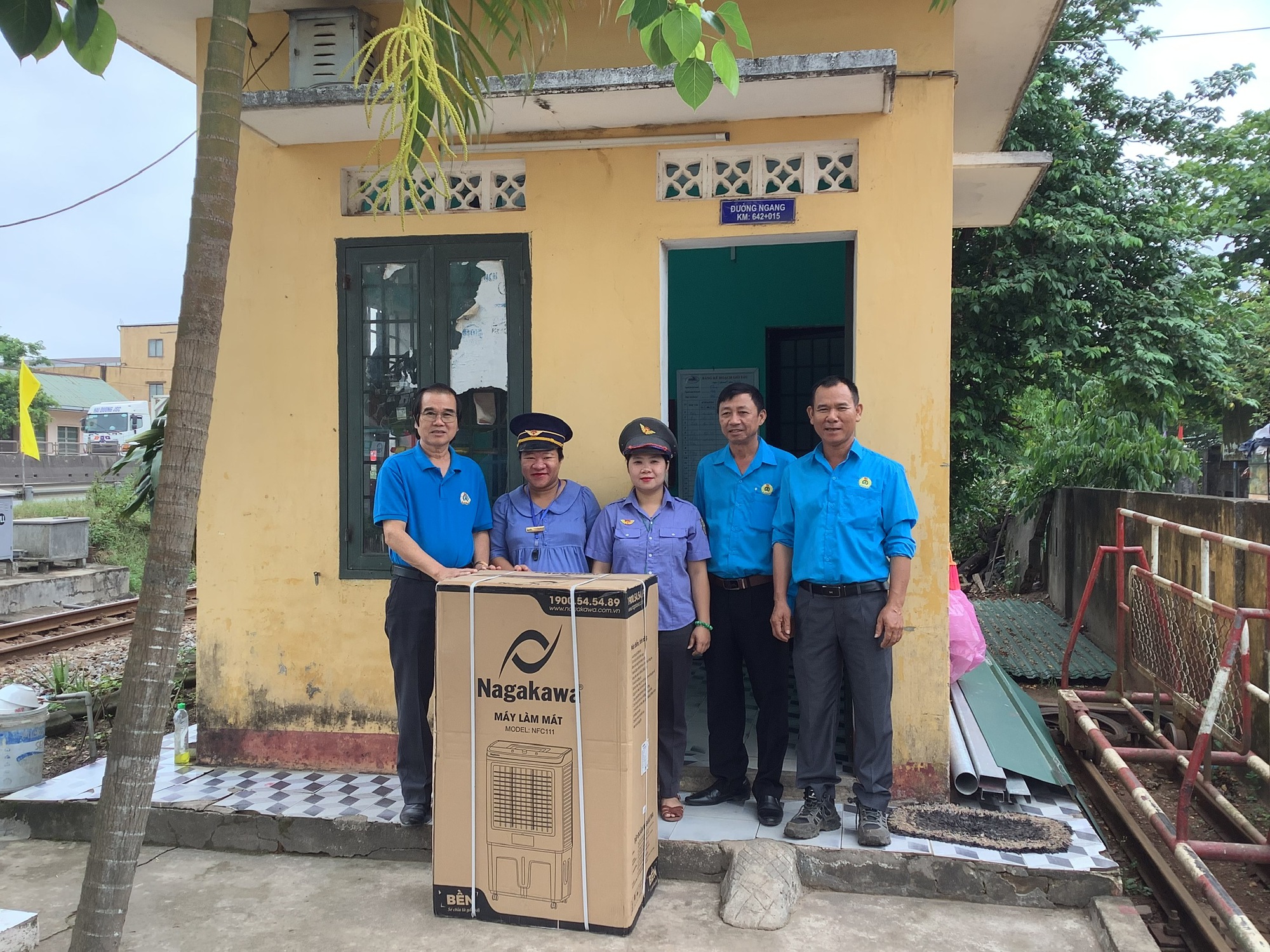 Đường sắt Bình Trị Thiên: Doanh thu vượt kế hoạch Đại hội đồng cổ đông và Hội nghị Người lao động công ty năm 2022 - Ảnh 1.