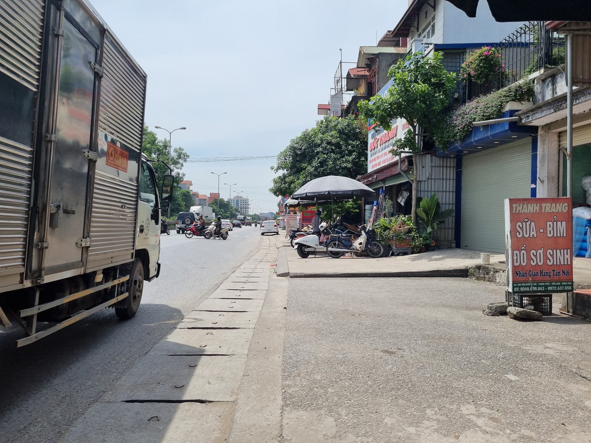 Hưng yên: vấn nạn lấn chiếm hành lang đường bộ trên QL5 - Ảnh 6.