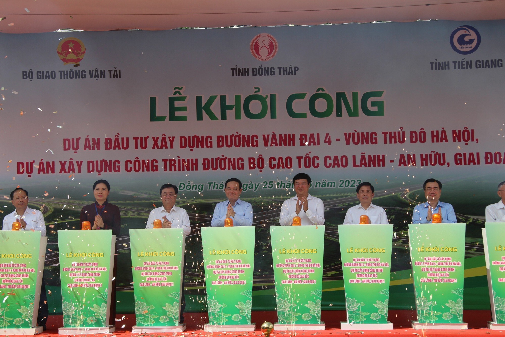 Khởi công cao tốc Cao Lãnh - An Hữu với mặt bằng sạch đạt gần 100% - Ảnh 1. Khởi công cao tốc Cao Lãnh - An Hữu với mặt bằng sạch đạt gần 100% - Ảnh 1.