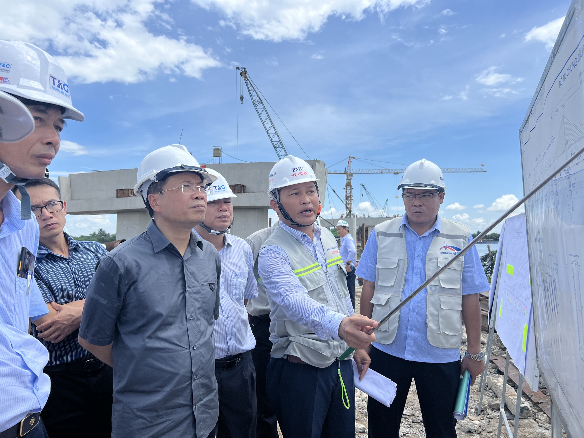 Không đẩy nhanh GPMB sẽ ảnh hưởng tiến độ Dự án cầu Rạch Miễu 2 - Ảnh 1. Không đẩy nhanh GPMB sẽ ảnh hưởng tiến độ Dự án cầu Rạch Miễu 2 - Ảnh 1.