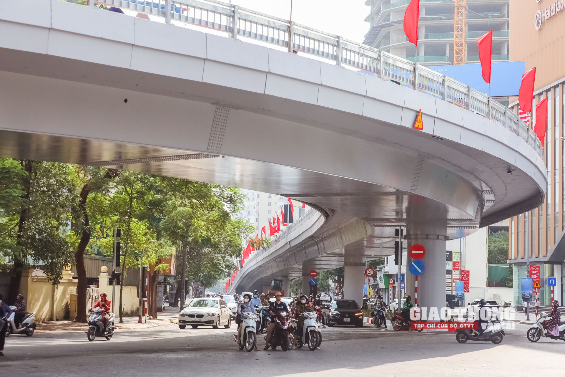 Cầu vượt chữ C đầu tiên của Thủ đô chính thức vận hành - Ảnh 7.