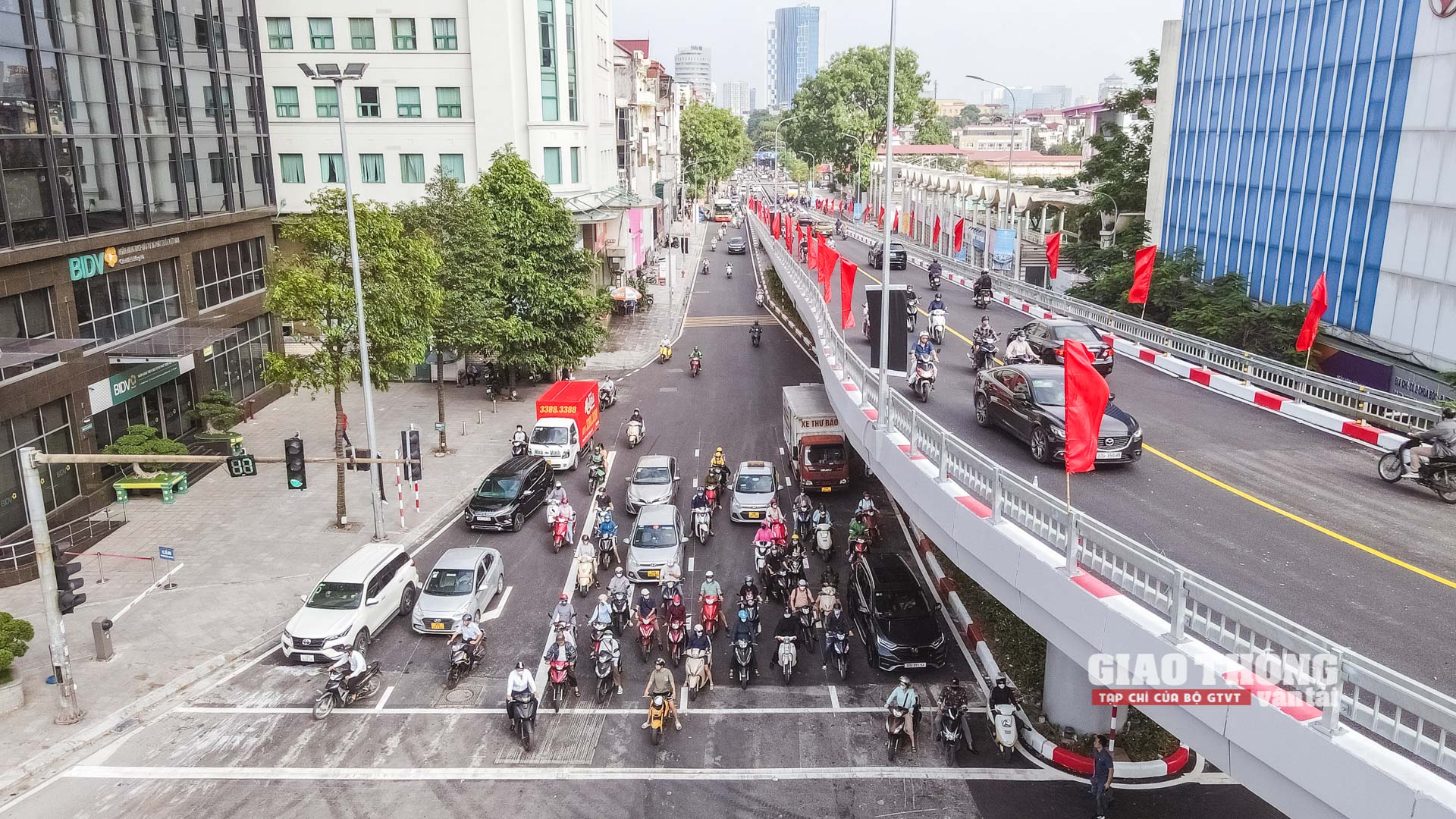 Cầu vượt chữ C đầu tiên của Thủ đô chính thức vận hành - Ảnh 8.