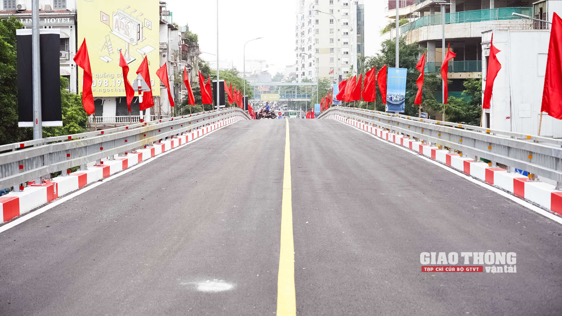 Cầu vượt chữ C đầu tiên của Thủ đô chính thức vận hành - Ảnh 5.