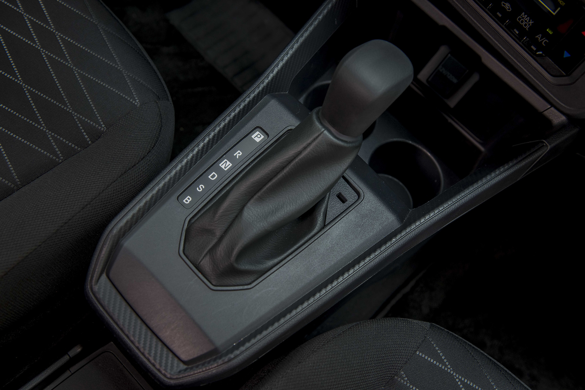 Toyota Wigo 2023 có gì để cạnh tranh Hyundai Grand i10 và Kia Morning? - Ảnh 8. so sánh Wigo 2023