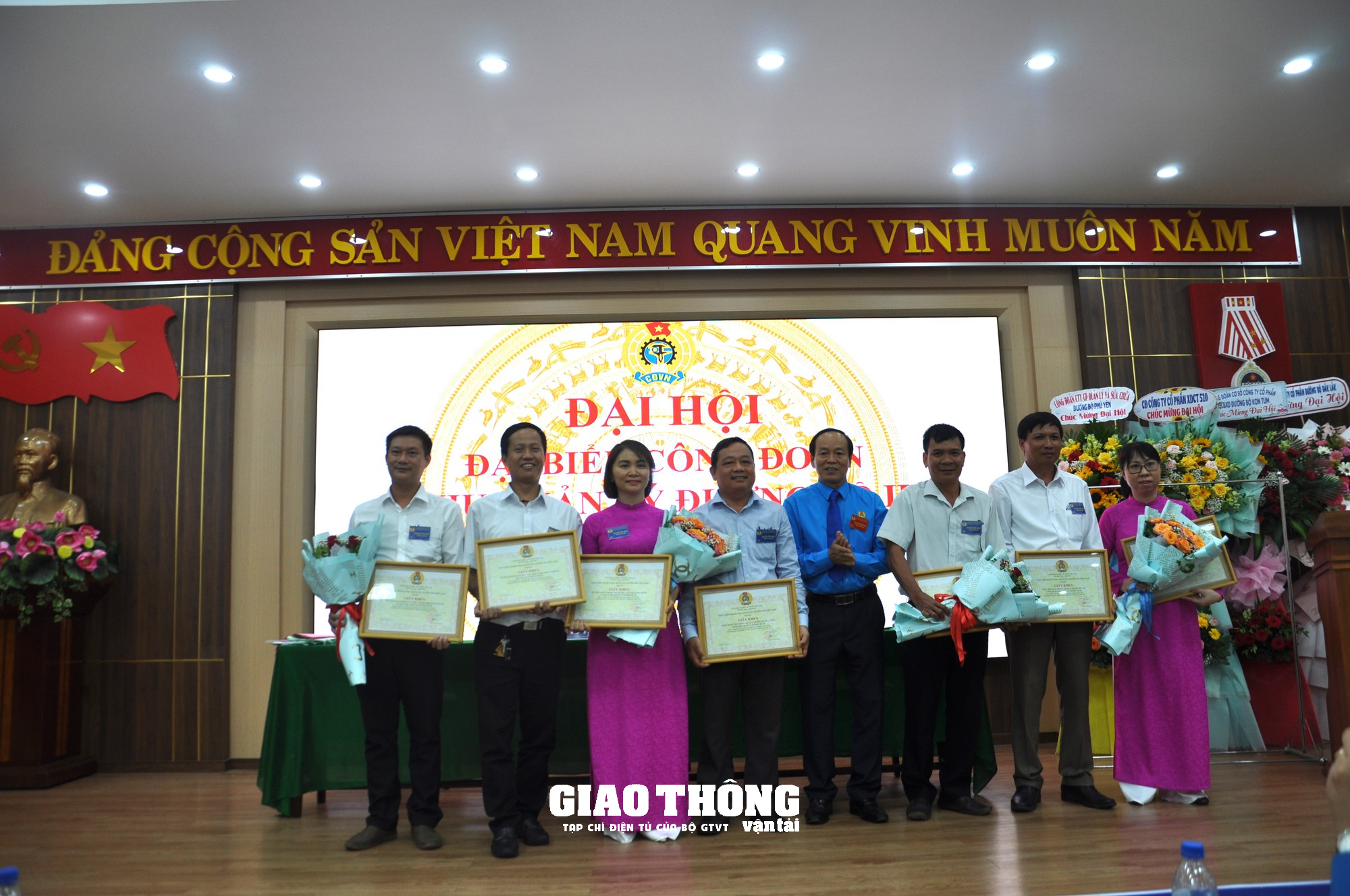 Nhận diện khó khăn, vận dụng giải pháp, nâng cao chất lượng hoạt động công đoàn - Ảnh 12. Nhận diện khó khăn, vận dụng giải pháp, nâng cao chất lượng hoạt động công đoàn - Ảnh 12.