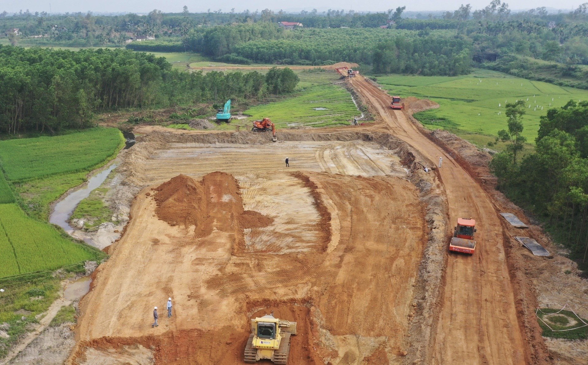 Cách nào đẩy nhanh tiến độ dự án có nhiều hầm xuyên nhất cao tốc Bắc - Nam? - Ảnh 2.