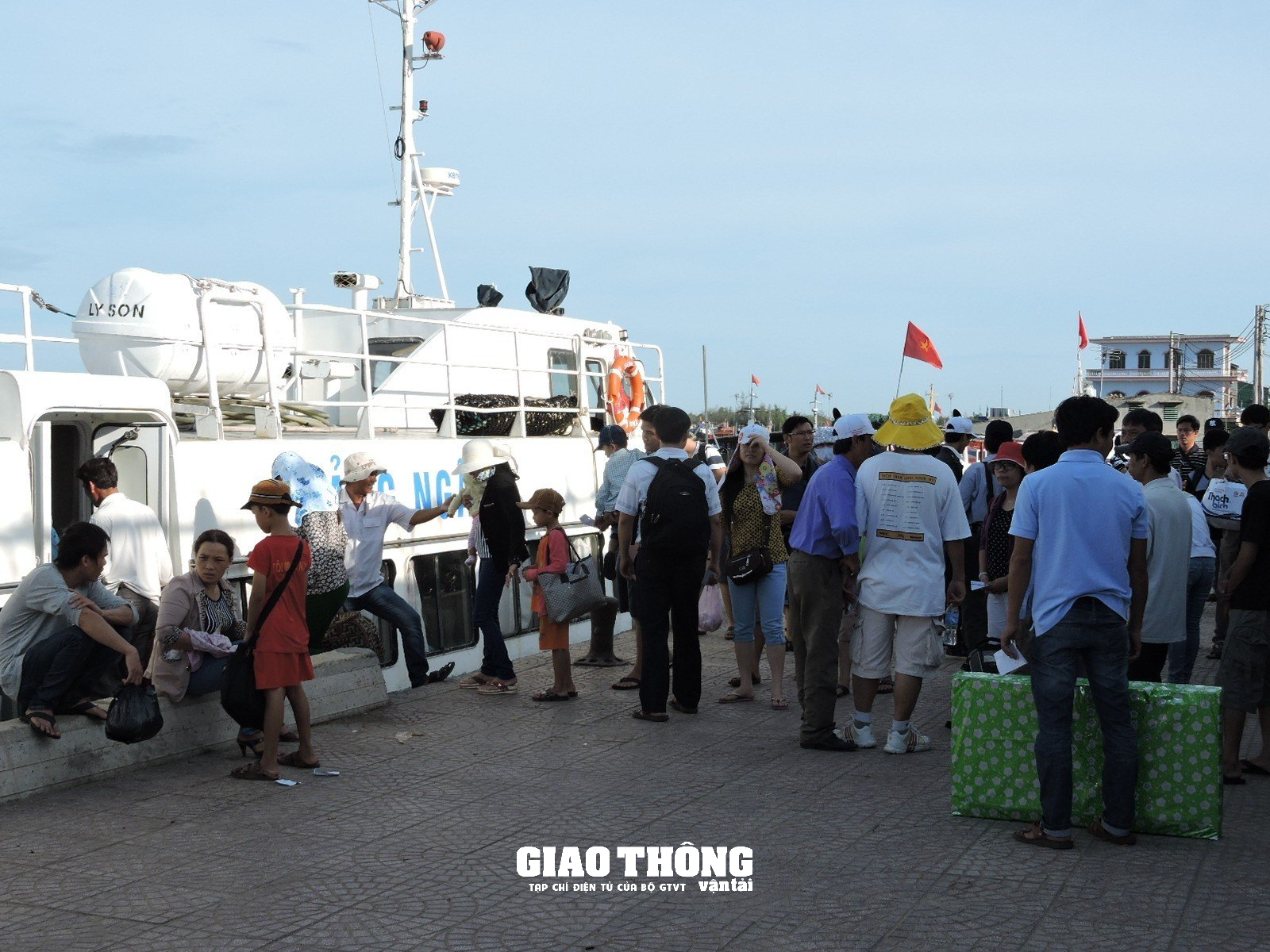 Quảng Ngãi chung sức xây dựng "Văn hóa giao thông với bình yên sông nước" - Ảnh 1.