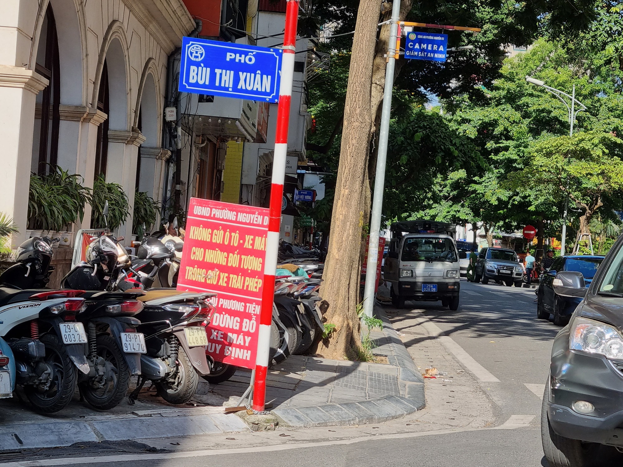 Người đi bộ khó tìm vỉa hè tại phường Nguyễn Du (Hai Bà Trưng – Hà Nội) - Ảnh 6.