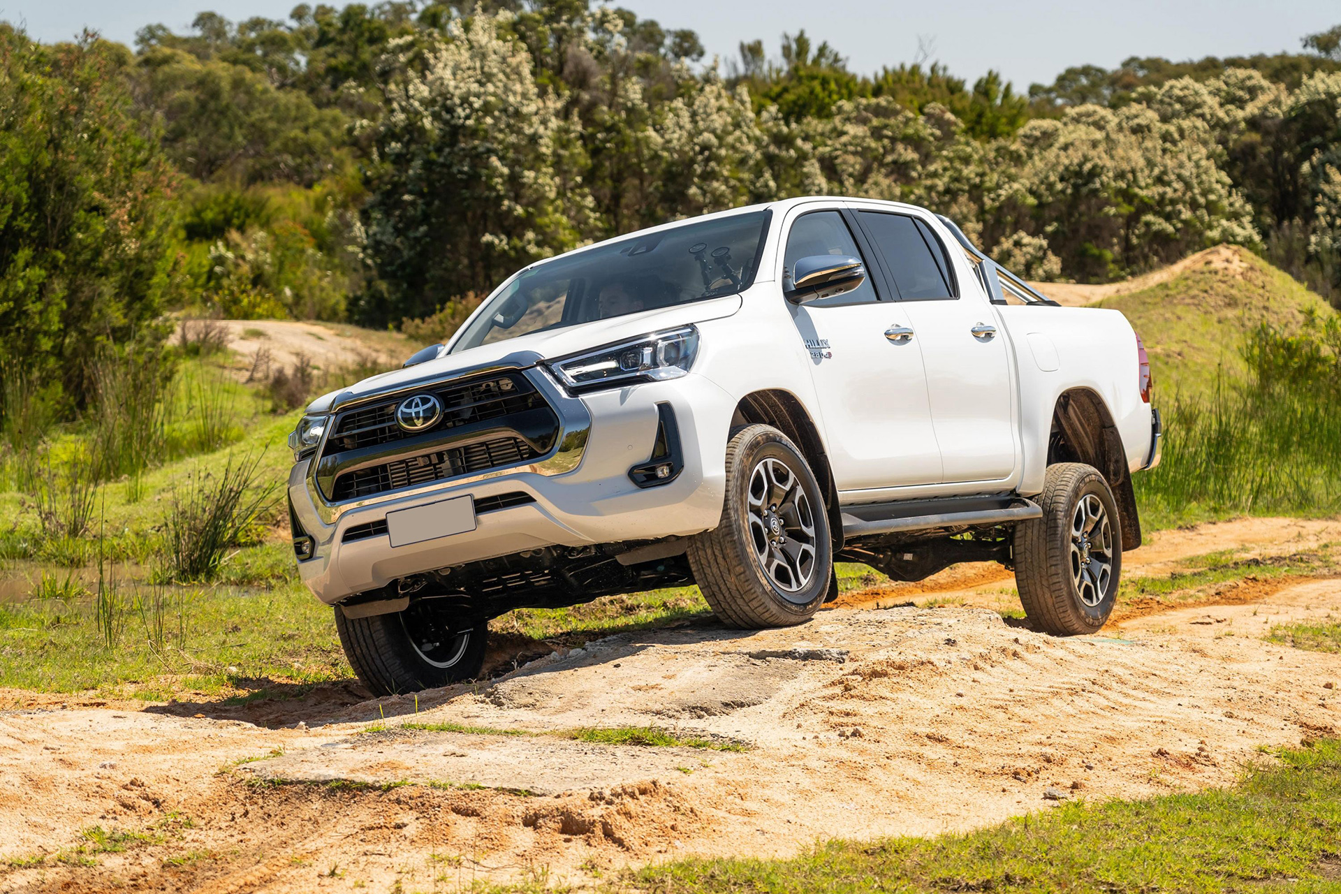 Mẫu xe bán tải Toyota Hilux lần đầu tiên leo lên đỉnh bảng xếp hạng 10 ô tô bán ít nhất thị trường. Mẫu xe bán tải Toyota Hilux lần đầu tiên leo lên đỉnh bảng xếp hạng 10 ô tô bán ít nhất thị trường.