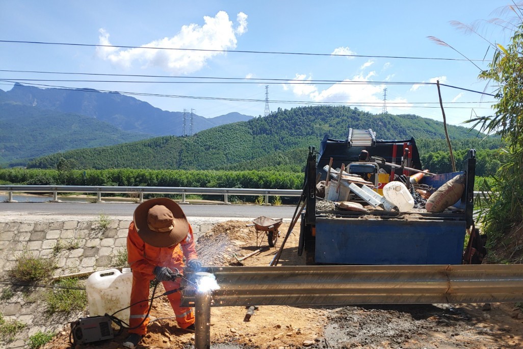 Xử lý hành vi mở đường đấu nối trái phép vào tuyến Hồ Chí Minh đoạn La Sơn-Túy Loan - Ảnh 3.