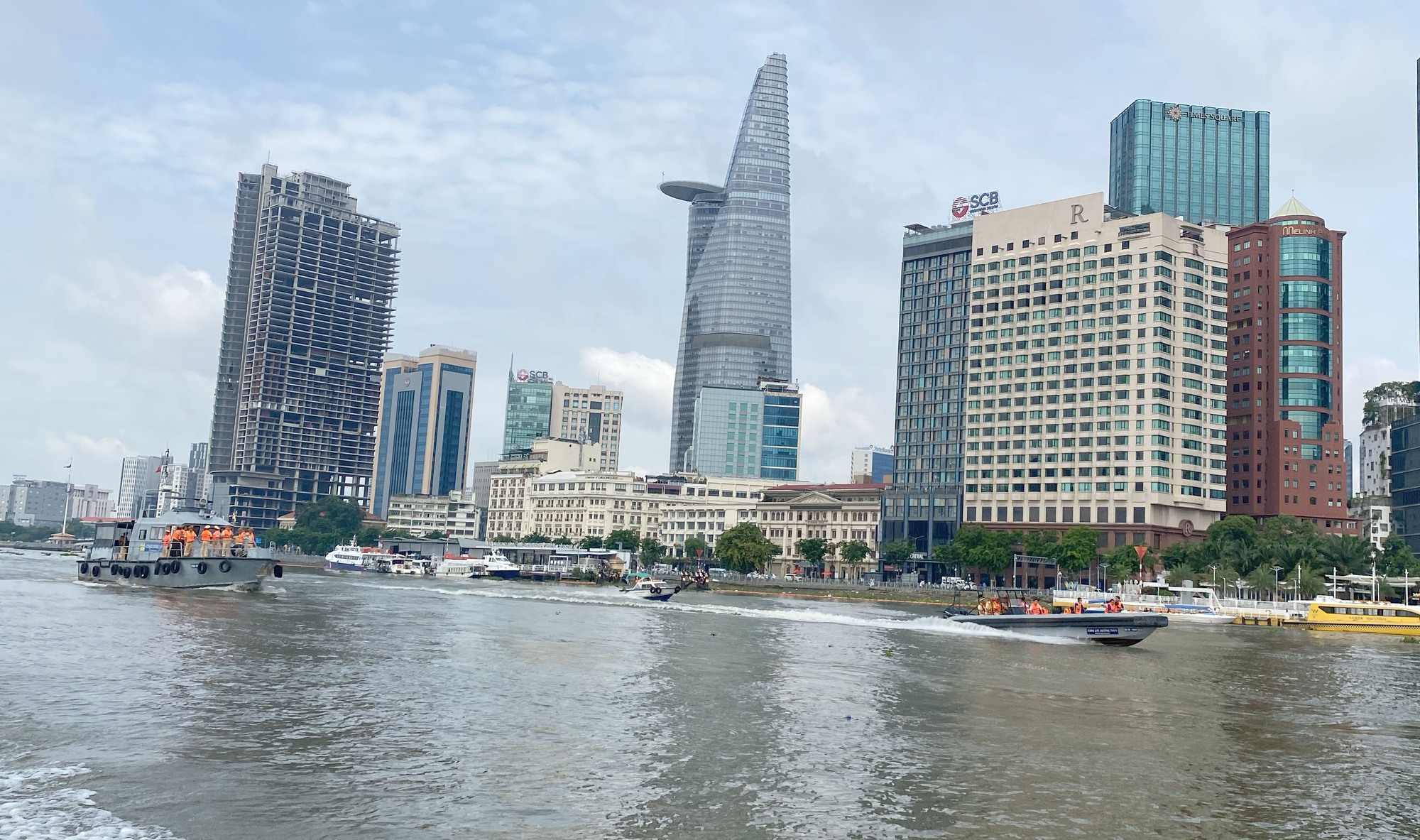 TP.HCM CSGT đường thuỷ tăng cường kiểm tra, xử phạt phương tiện thuỷ mất an toàn giao thông - Ảnh 7. TP.HCM CSGT đường thuỷ tăng cường kiểm tra, xử phạt phương tiện thuỷ mất an toàn giao thông - Ảnh 7.