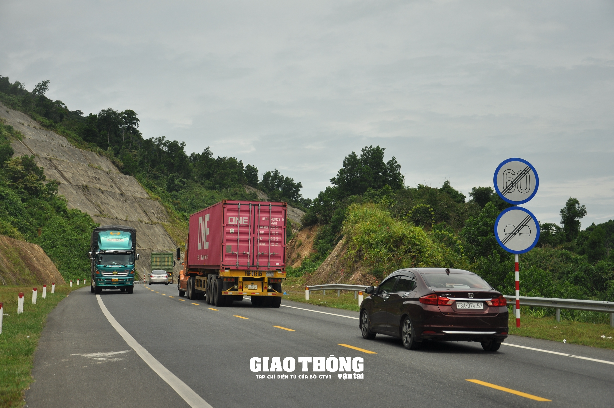 Điều chỉnh, bổ sung biển báo đảm bảo ATGT tuyến La Sơn-Túy Loan - Ảnh 7.