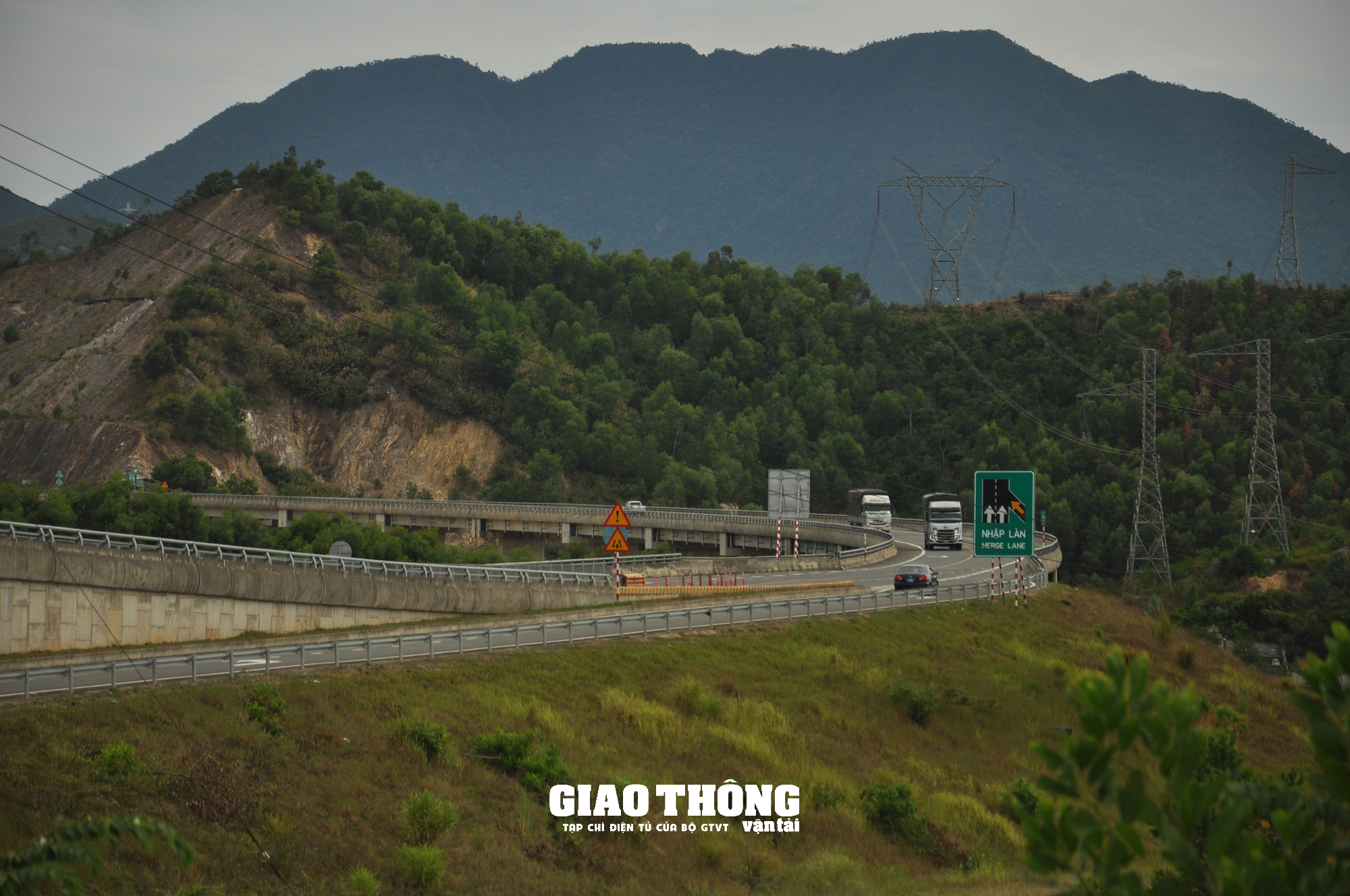 Điều chỉnh, bổ sung biển báo đảm bảo ATGT tuyến La Sơn-Túy Loan - Ảnh 8.