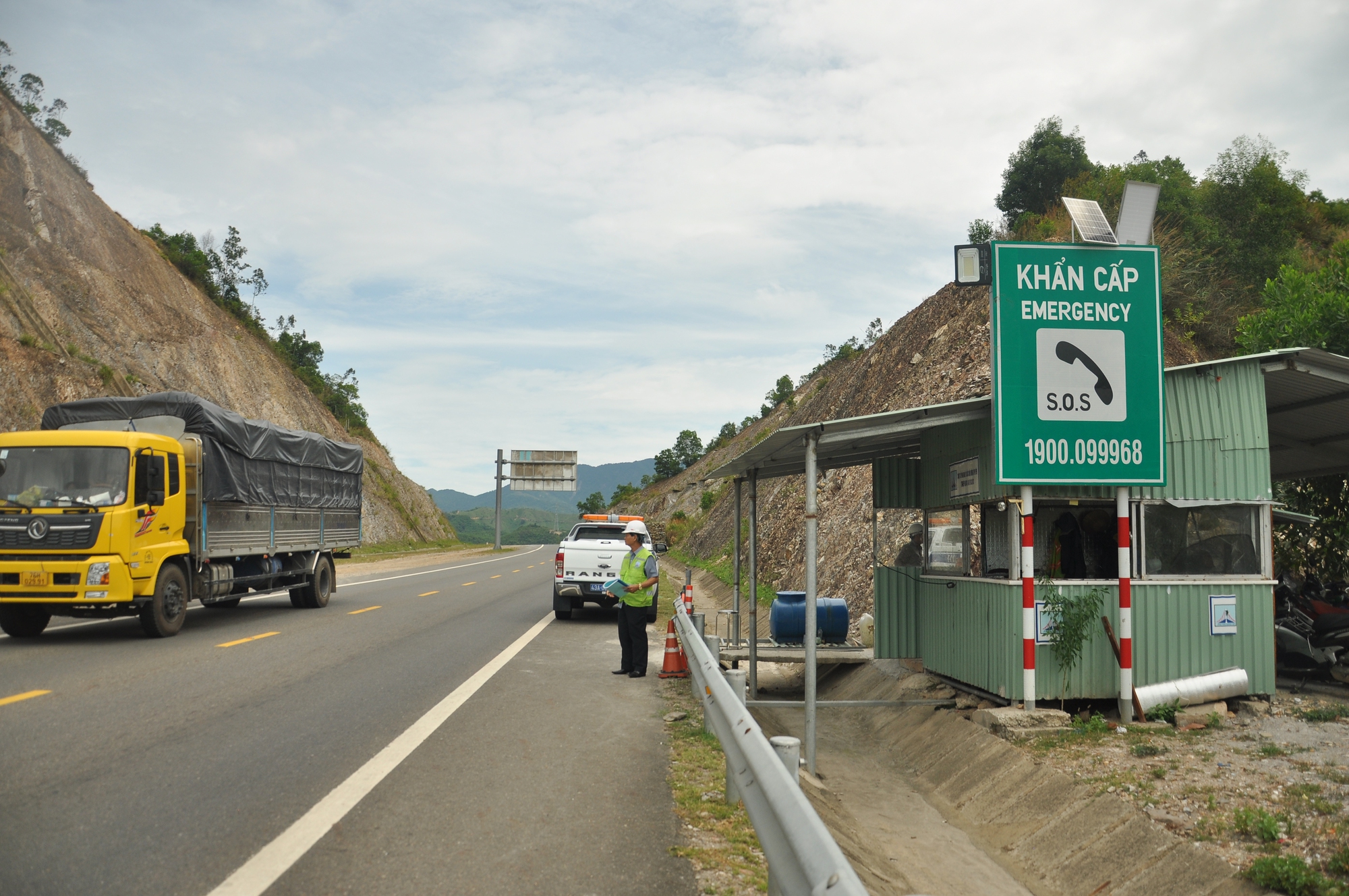 Điều chỉnh, bổ sung biển báo đảm bảo ATGT tuyến La Sơn-Túy Loan - Ảnh 6.