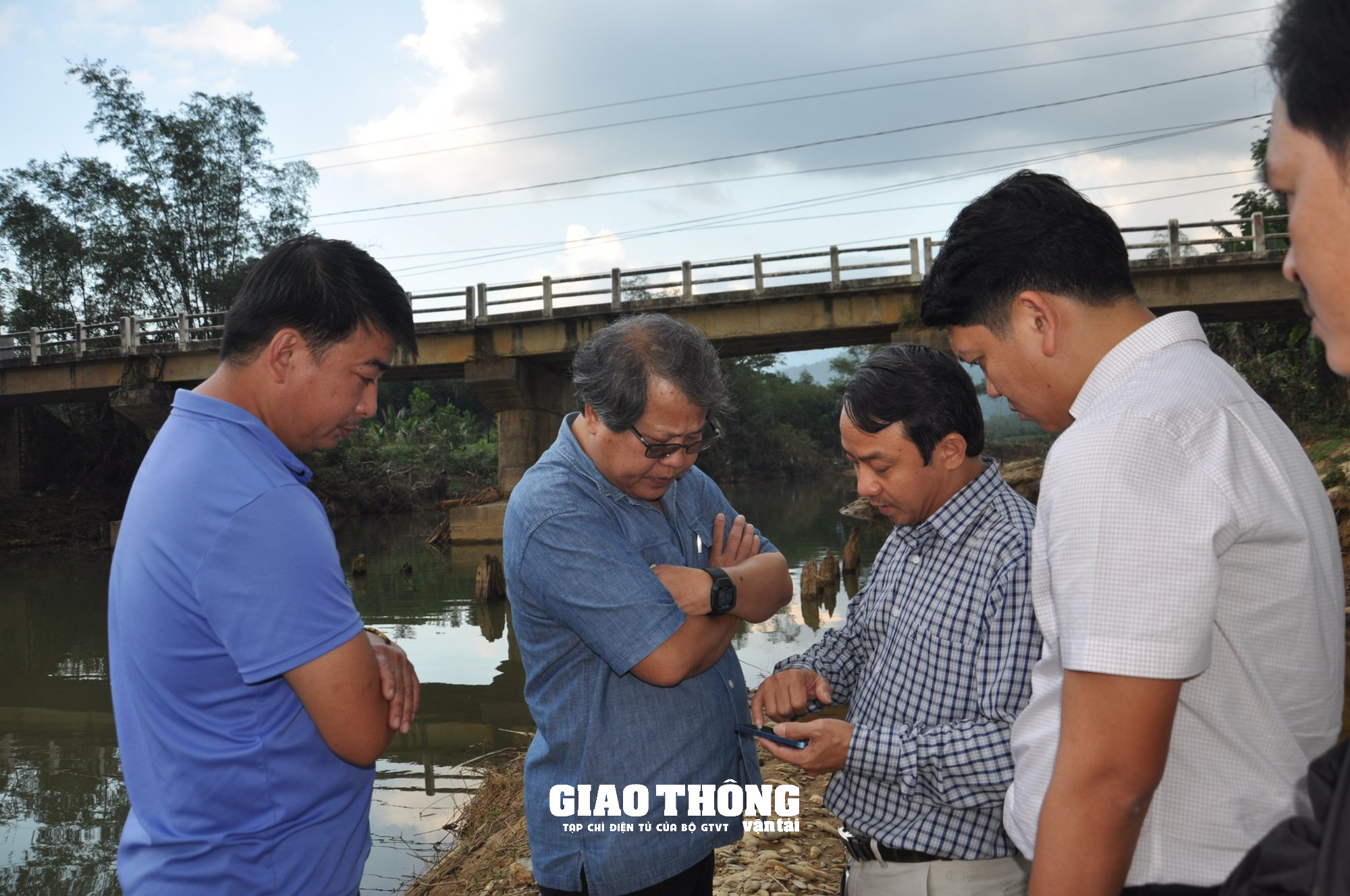 Vùng rốn lũ, sạt lở lên phương án đảm bảo giao thông - Ảnh 3.