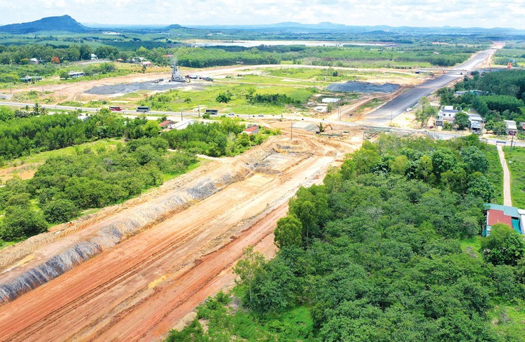 Vẫn kẹt mặt bằng làm cao tốc Bắc - Nam qua Phú Yên - Ảnh 1.