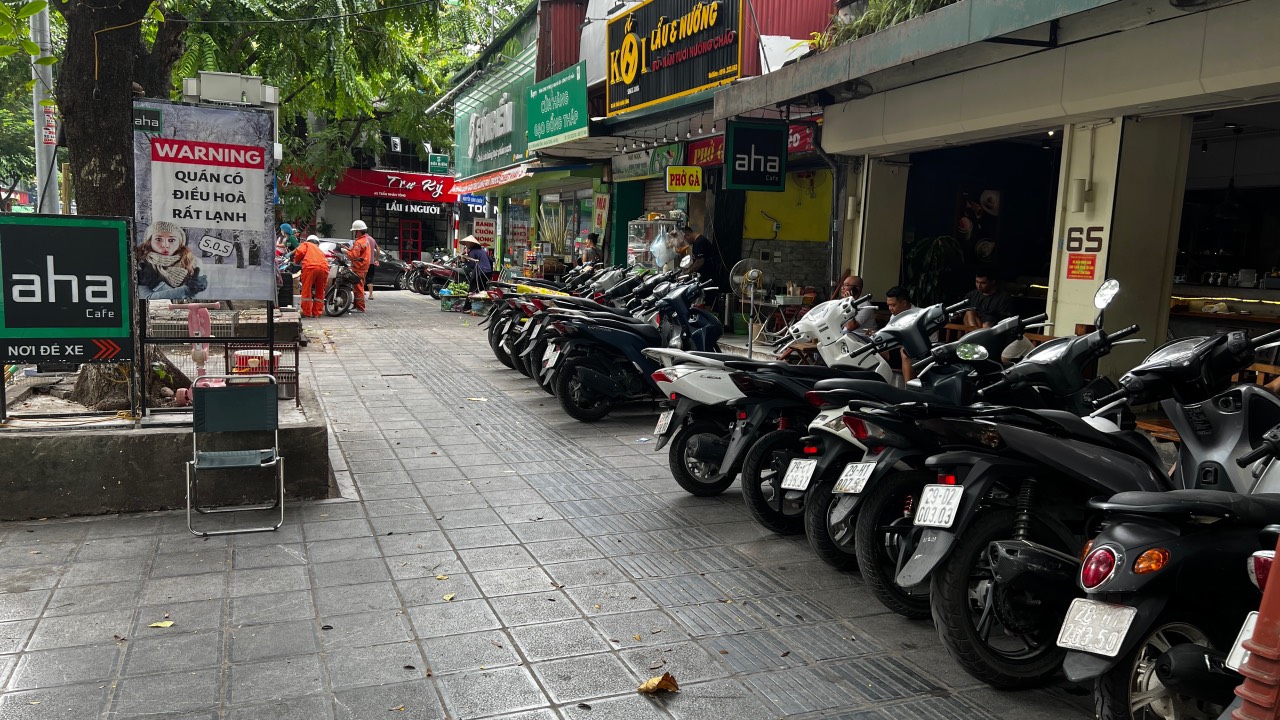 Hà Nội: Phường Nguyễn Du tăng cường xử lý trật tự đô thị sau phản ánh của Tạp chí Giao thông Vận Tải - Ảnh 4. Hà Nội: Phường Nguyễn Du tăng cường xử lý trật tự đô thị sau phản ánh của Tạp chí Giao thông Vận Tải - Ảnh 4.