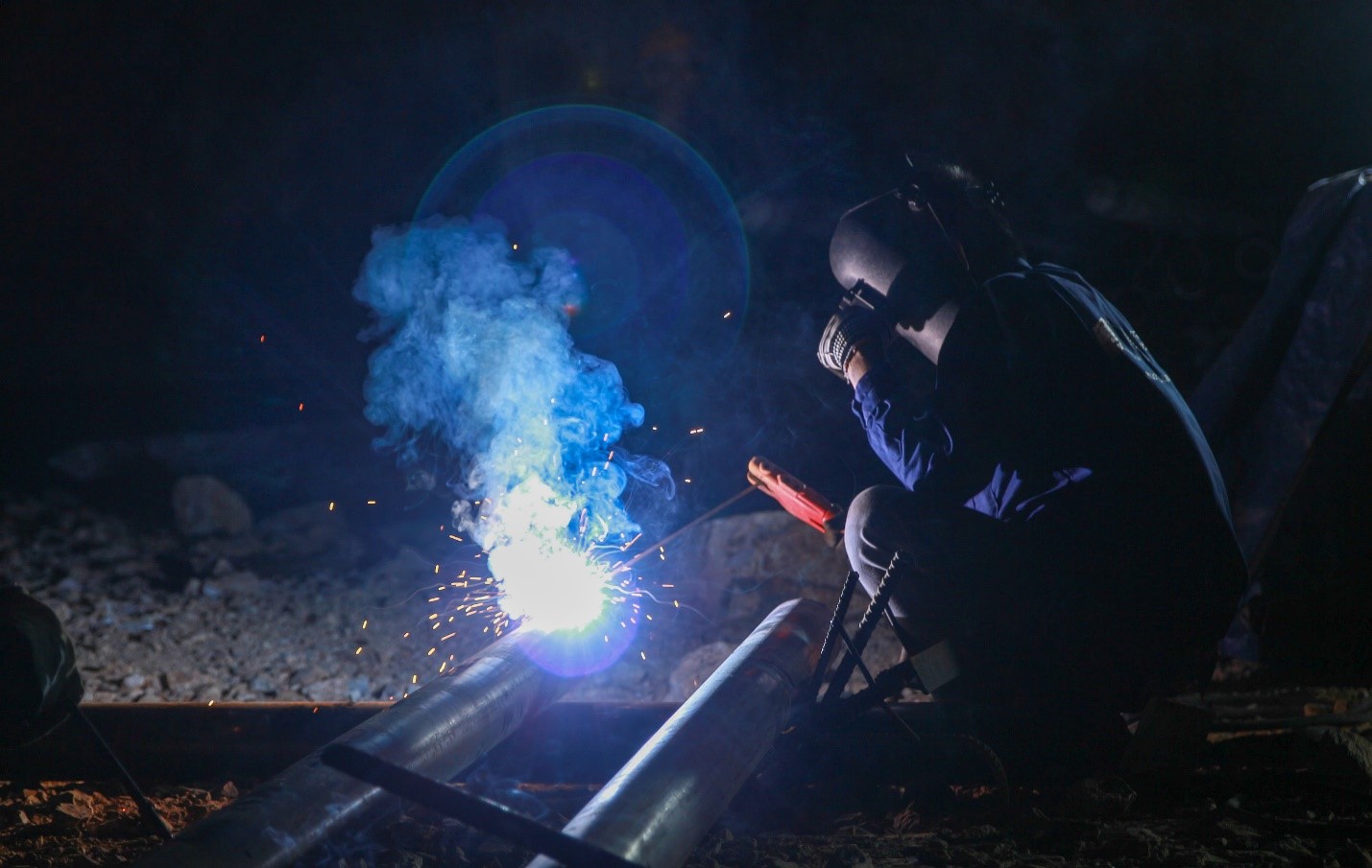 [Phóng sự ảnh]: Trắng đêm tăng tốc tối đa thi công cao tốc Quảng Ngãi - Hoài Nhơn - Ảnh 6.