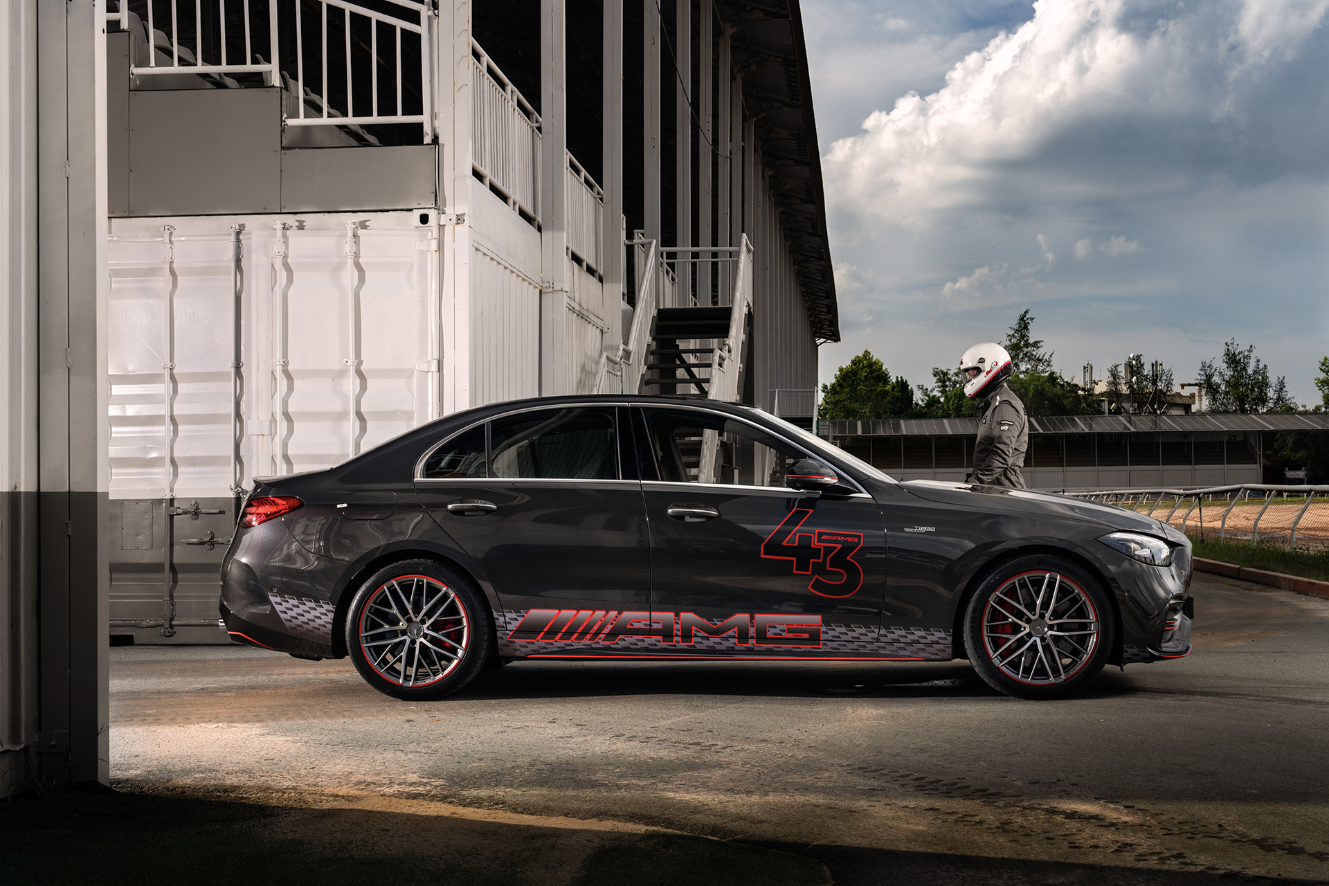 Chi tiết Mercedes-AMG C 43 4Matic lắp ráp trong nước giá gần 3 tỷ đồng - Ảnh 9. Mercedes-AMG C 43 4Matic 2023