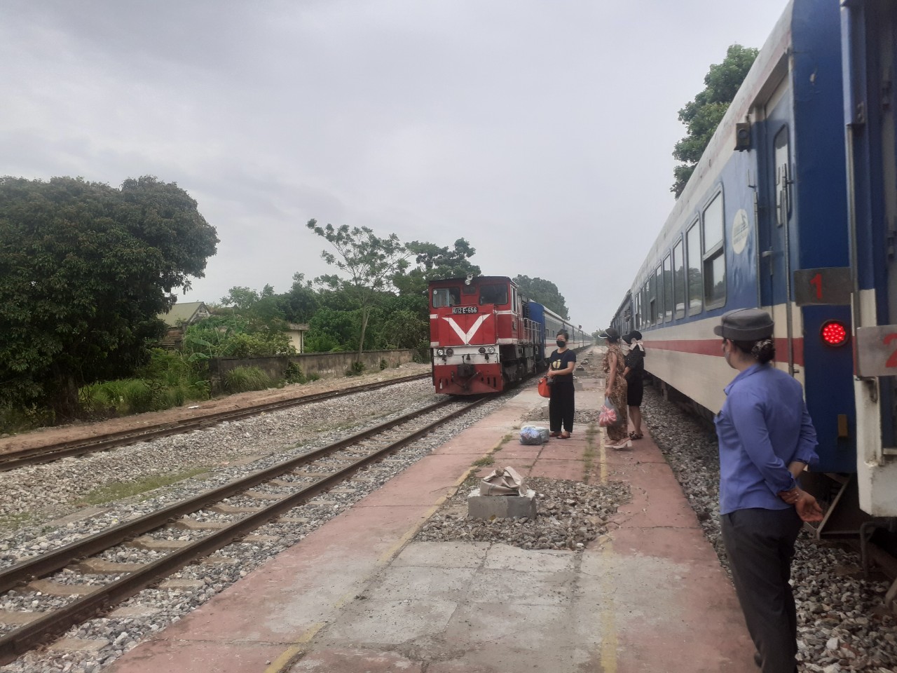 Đường sắt đổi mới cách làm, giới trẻ đi tàu tăng mạnh - Ảnh 2.