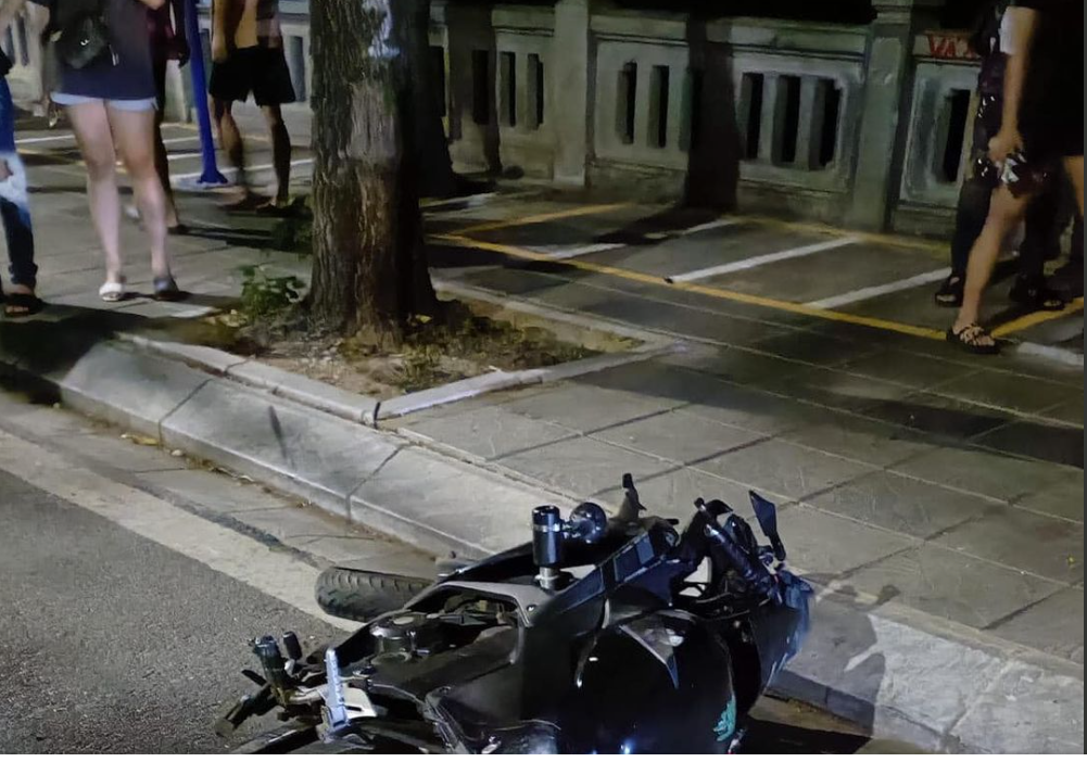 Hà Nội: Nguyên nhân đôi nam nữ thương vong sau TNGT lúc rạng sáng tại quận Tây Hồ - Ảnh 1. Hà Nội: Nguyên nhân đôi nam nữ thương vong sau TNGT lúc rạng sáng tại quận Tây Hồ - Ảnh 1.