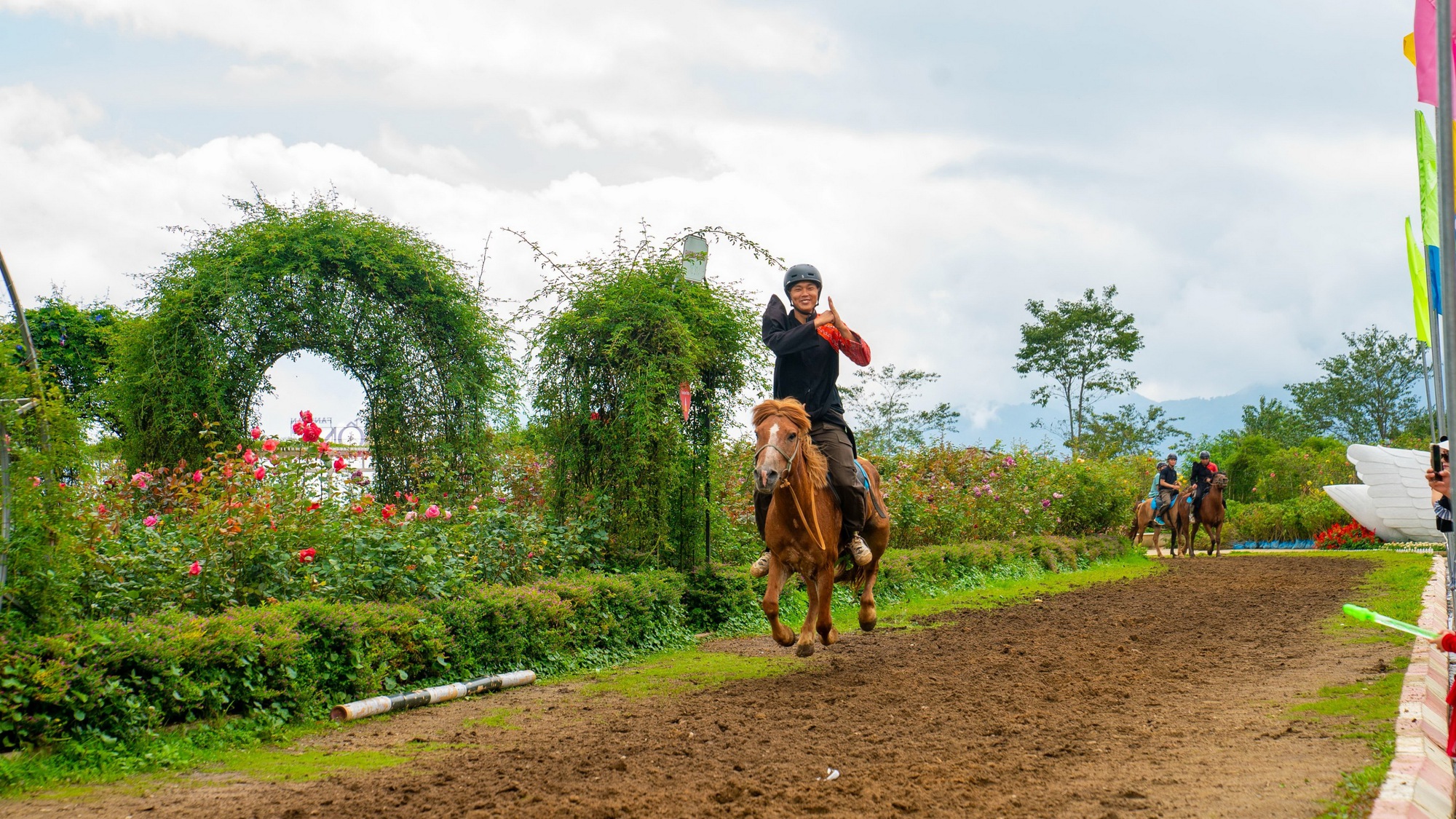 Độc đáo chương trình thao diễn ngựa “Hào khí Tây Bắc” tại Sun World Fansipan Legend tới hết 29/7 - Ảnh 1.