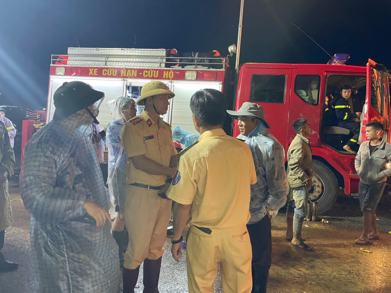 Lâm Đồng: Vụ sạt lở đèo Bảo Lộc người dân mất tích chính là chiến sĩ công an nghĩa vụ vẫn chưa tìm thấy - Ảnh 1.