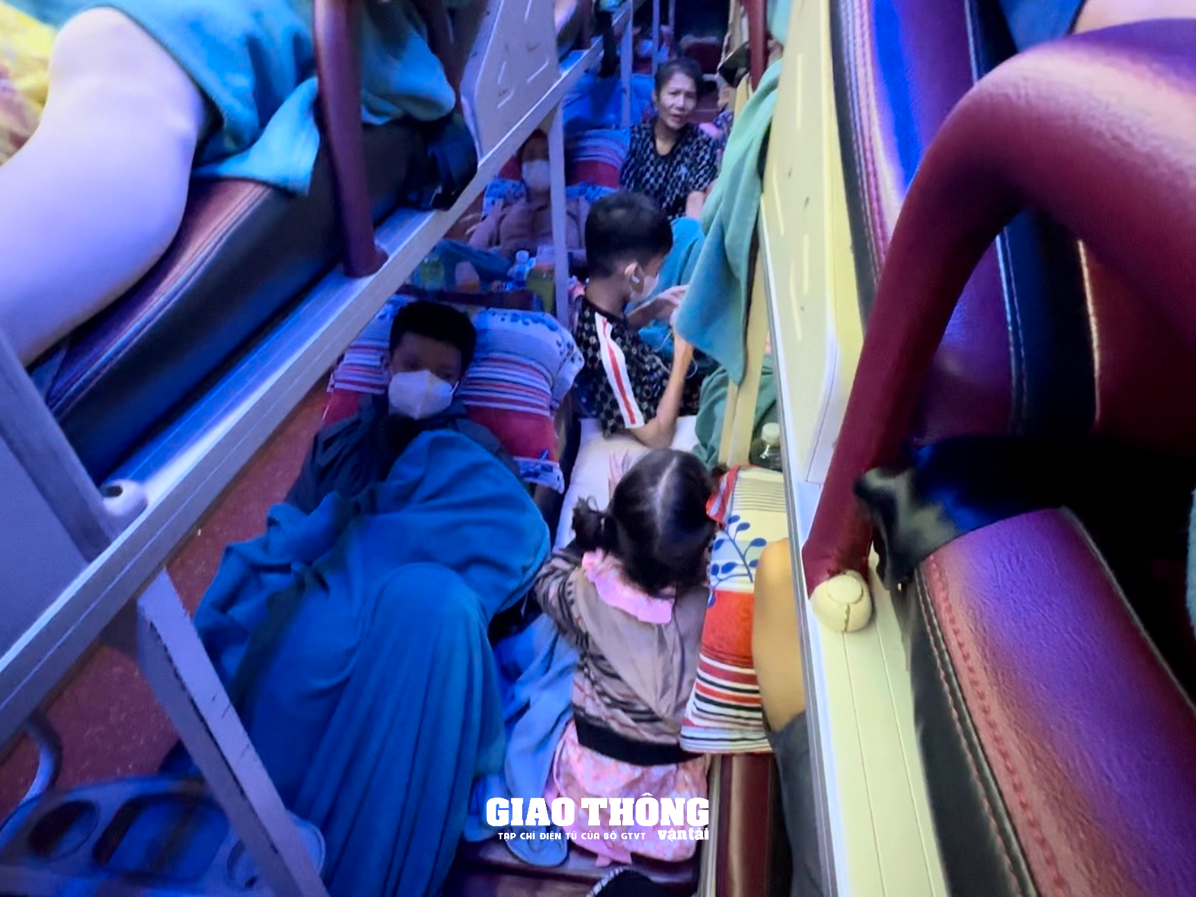 Xe hợp đồng trá hình, ngang nhiên lập bến cóc hoạt động ở Đắk Lắk - Ảnh 3. Xe hợp đồng trá hình, ngang nhiên lập bến cóc hoạt động ở Đắk Lắk - Ảnh 3.