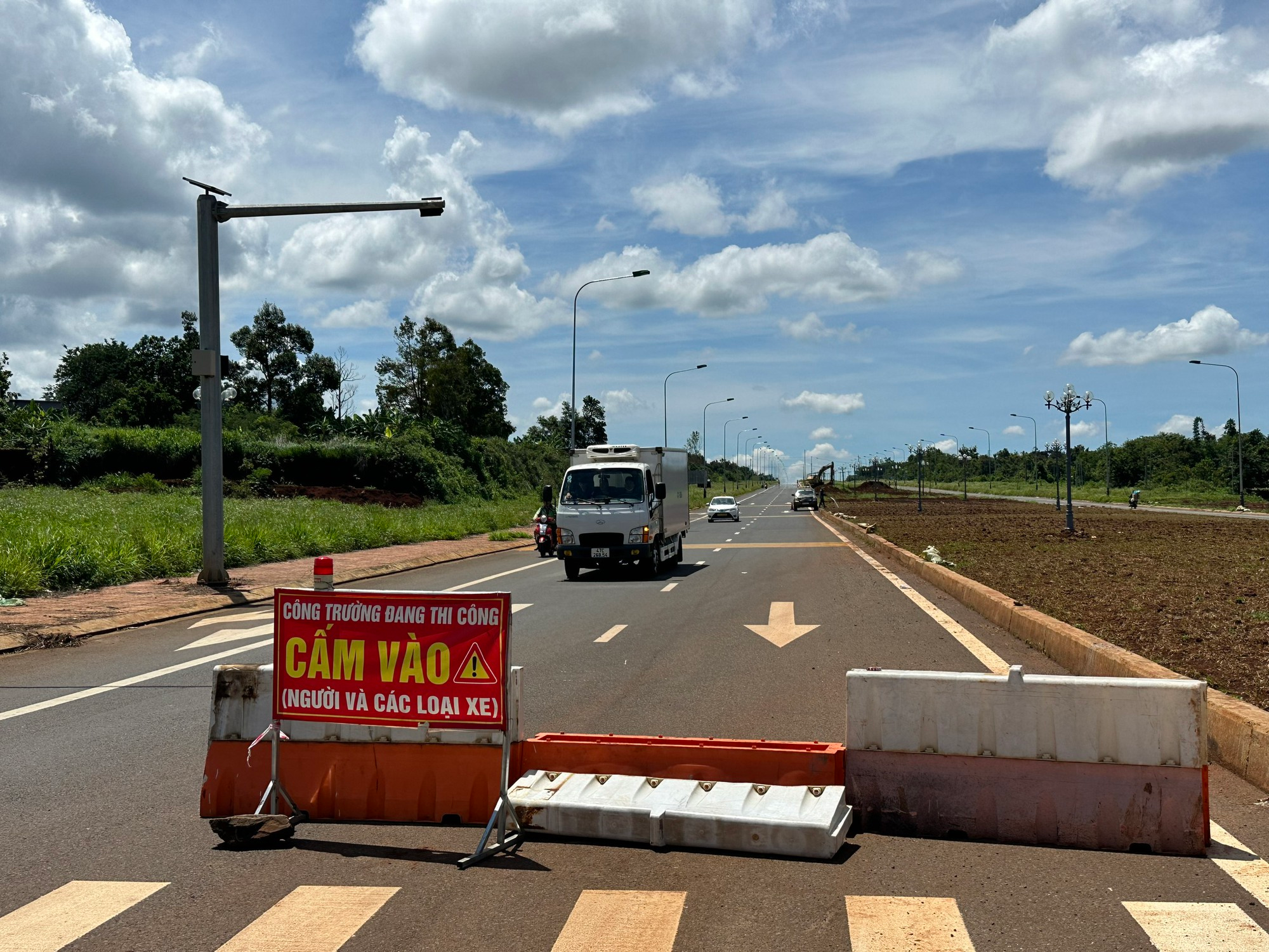 Tiềm ẩn nguy cơ TNGT tại tuyến đường nghìn tỷ ở Đắk Lắk - Ảnh 7.