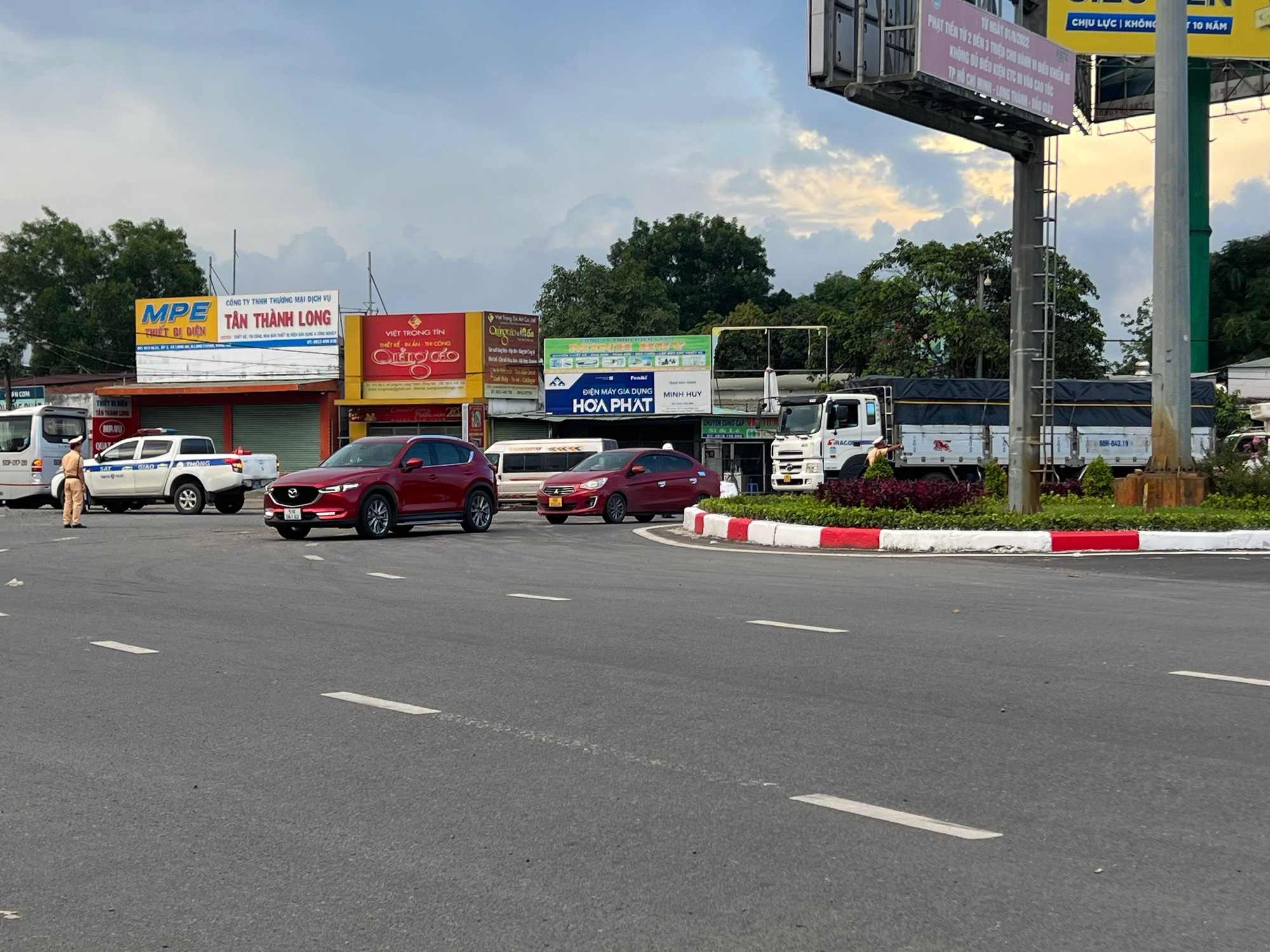 “Chặn” lối lên cao tốc Long Thành - Dầu Giây, Quốc lộ 51 ùn tắc kéo dài hơn 10km - Ảnh 6.