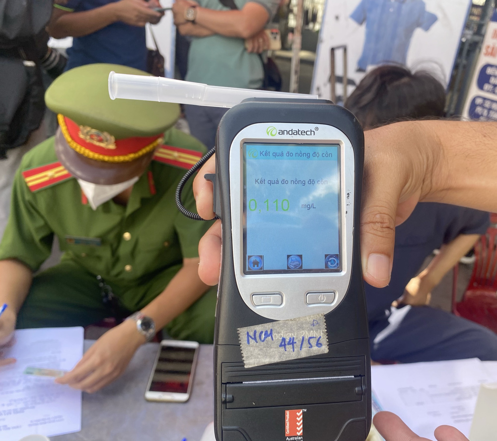 TP.HCM: CSGT vào Bến xe Miền Đông kiểm tra nồng độ cồn, test ma tuý tài xế xe khách - Ảnh 9.