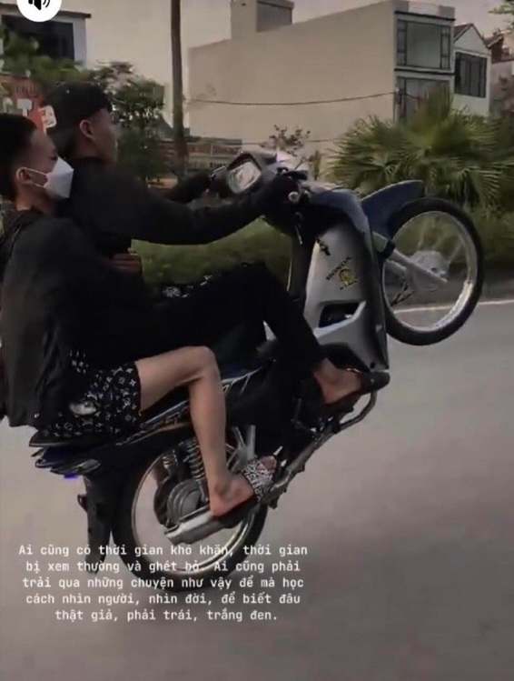 Hà Nội: Truy hình ảnh xử lý 2 "quái xế" tháo biển số xe máy bốc đầu biểu diễn dọc QL6 - Ảnh 1.