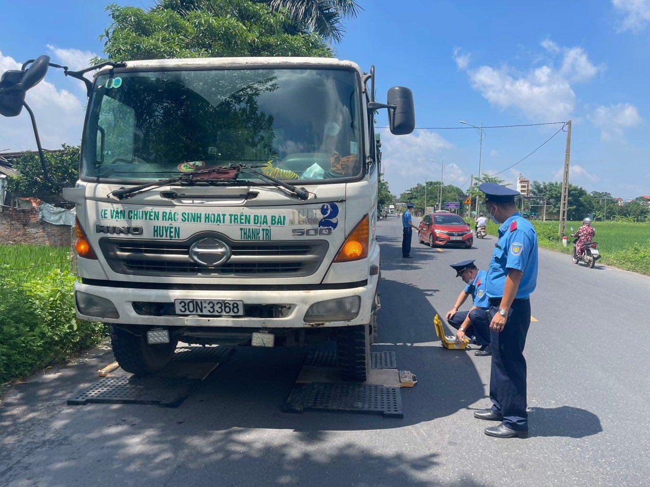 Hà Nội: Một tháng liên ngành TTGT phạt trên 60 trường hợp xe quá tải - Ảnh 1. Hà Nội: Một tháng liên ngành TTGT phạt trên 60 trường hợp xe quá tải - Ảnh 1.
