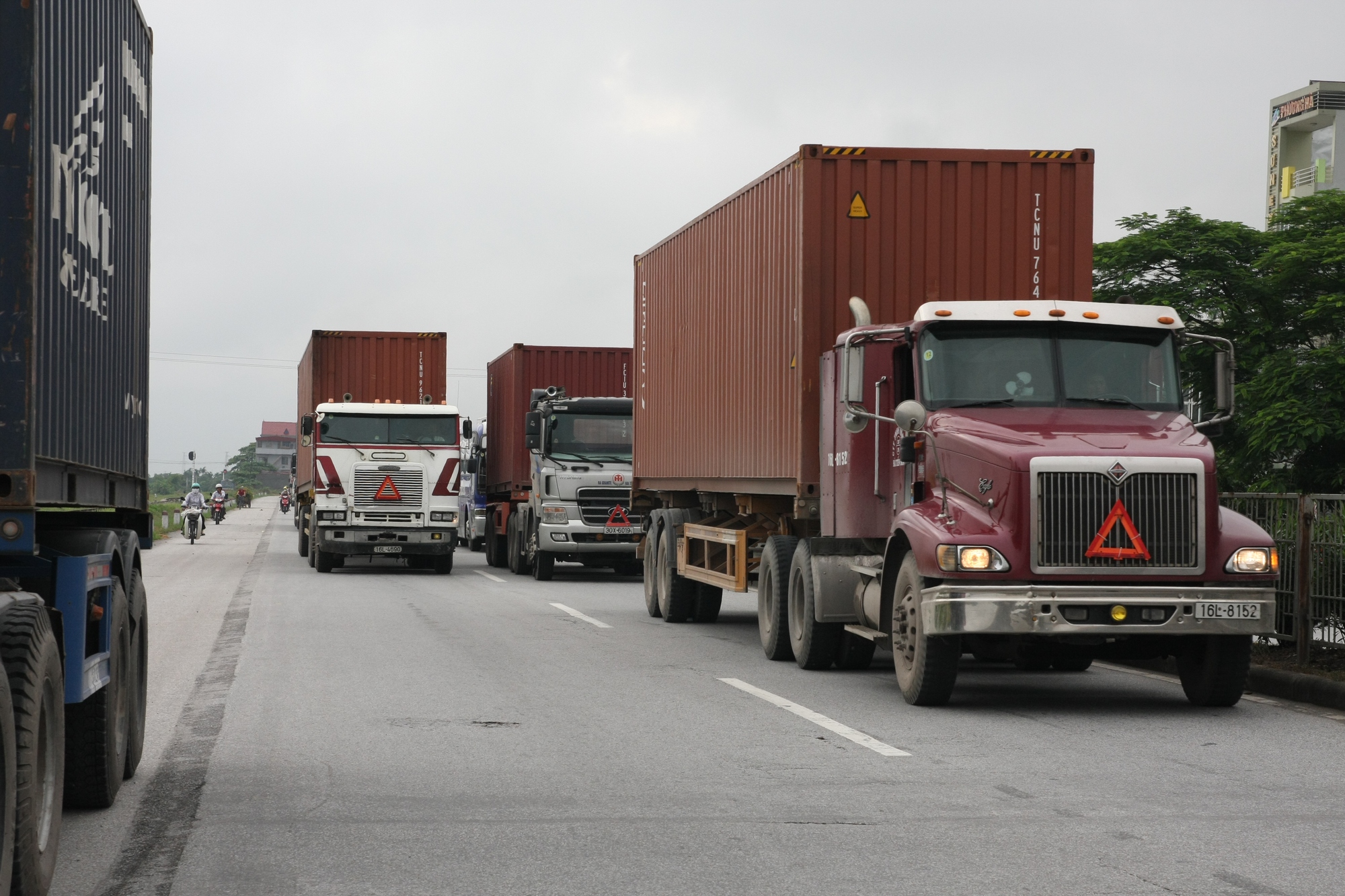Xe chở container dài trên 20m có phải là hàng siêu trường không? - Ảnh 3.