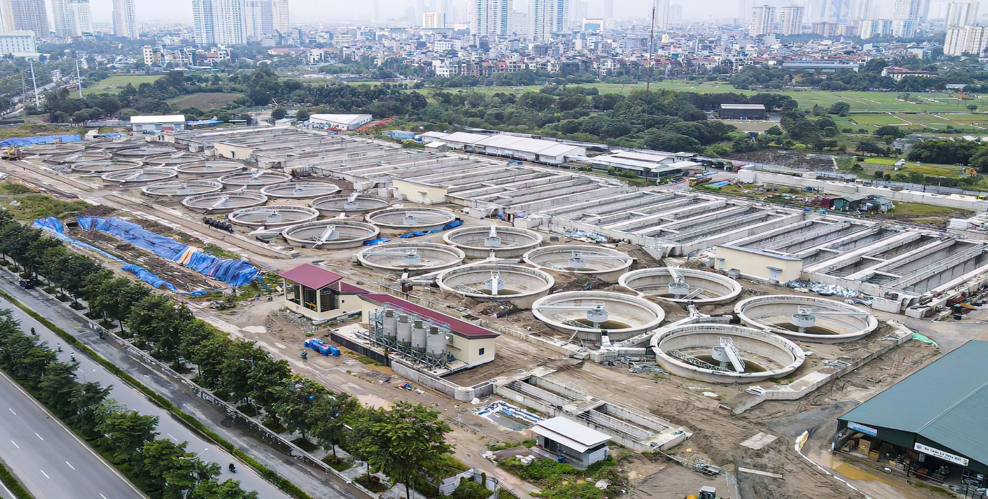 Hà Nội: Những tuyến phố "khổ" vì dự án nhà máy xử lý nước thải Yên Xá - Ảnh 1.