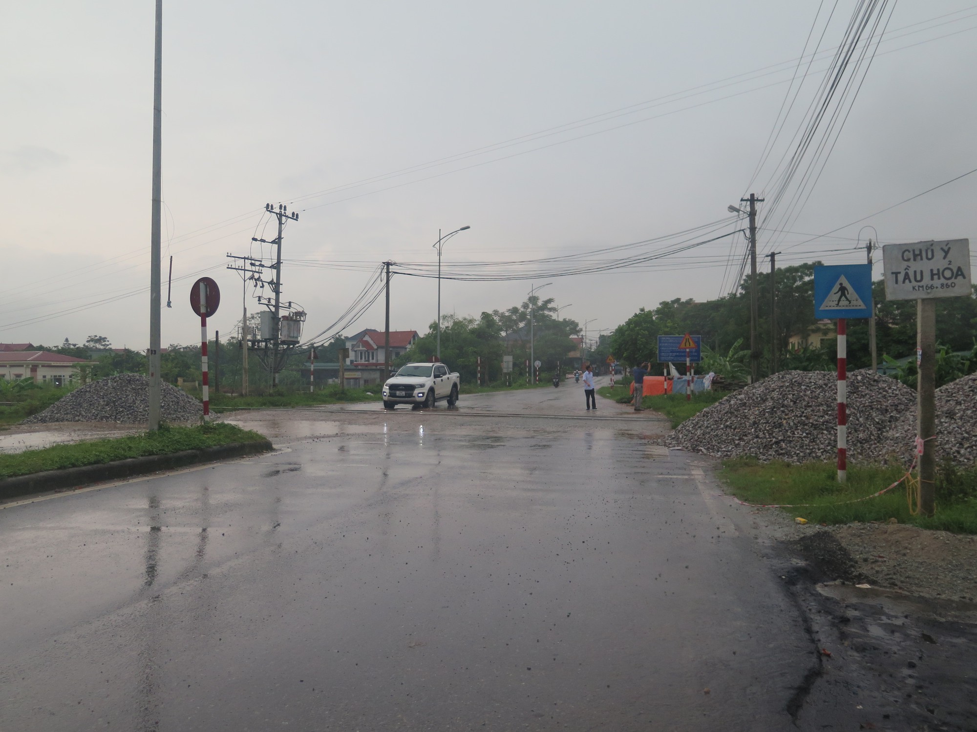 Đường sắt "đơn độc" trong quản lý hạ tầng, ngăn vi phạm lối đi tự mở - Ảnh 3.