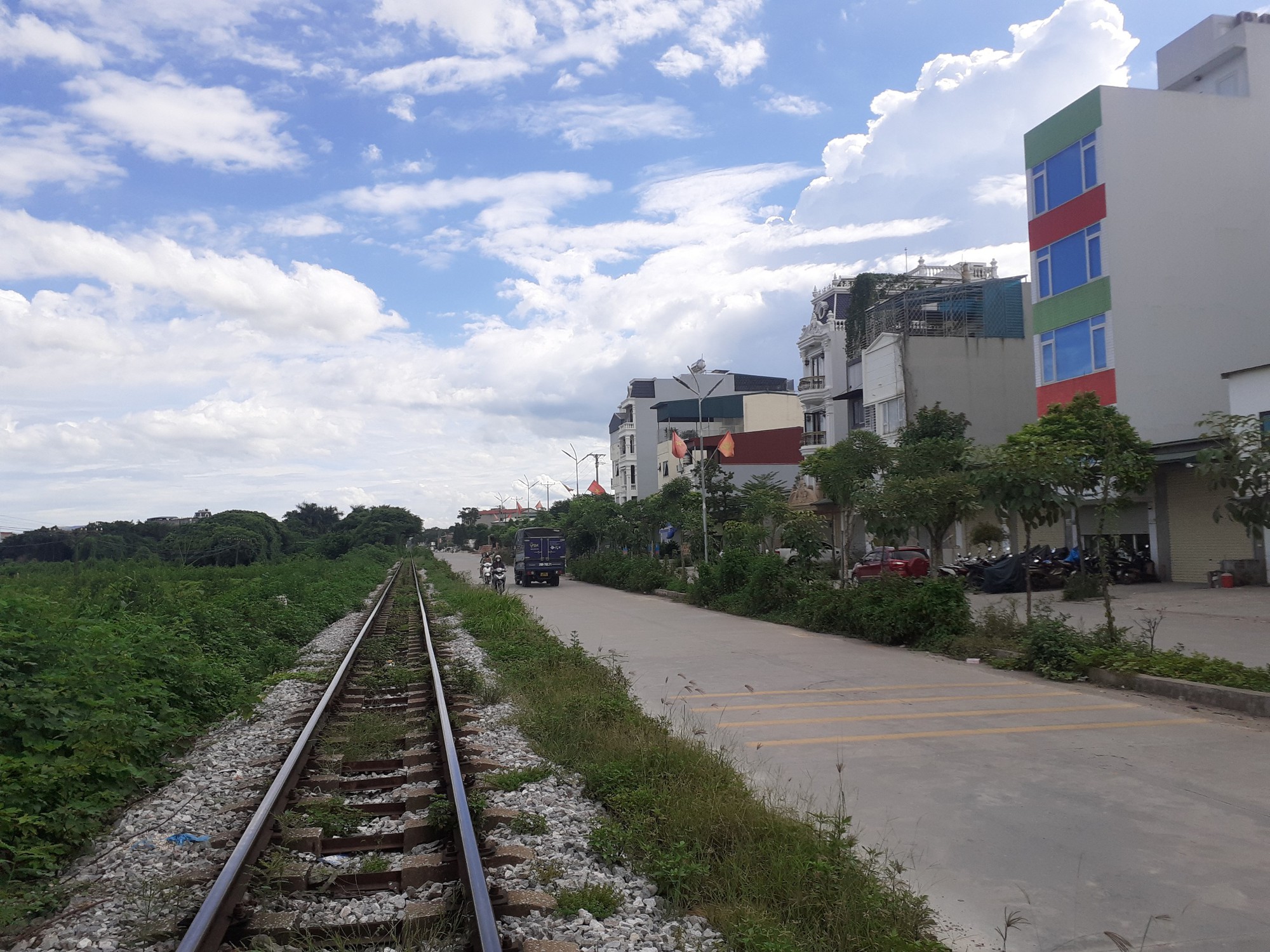 Đường sắt "đơn độc" trong quản lý hạ tầng, ngăn vi phạm lối đi tự mở - Ảnh 1.