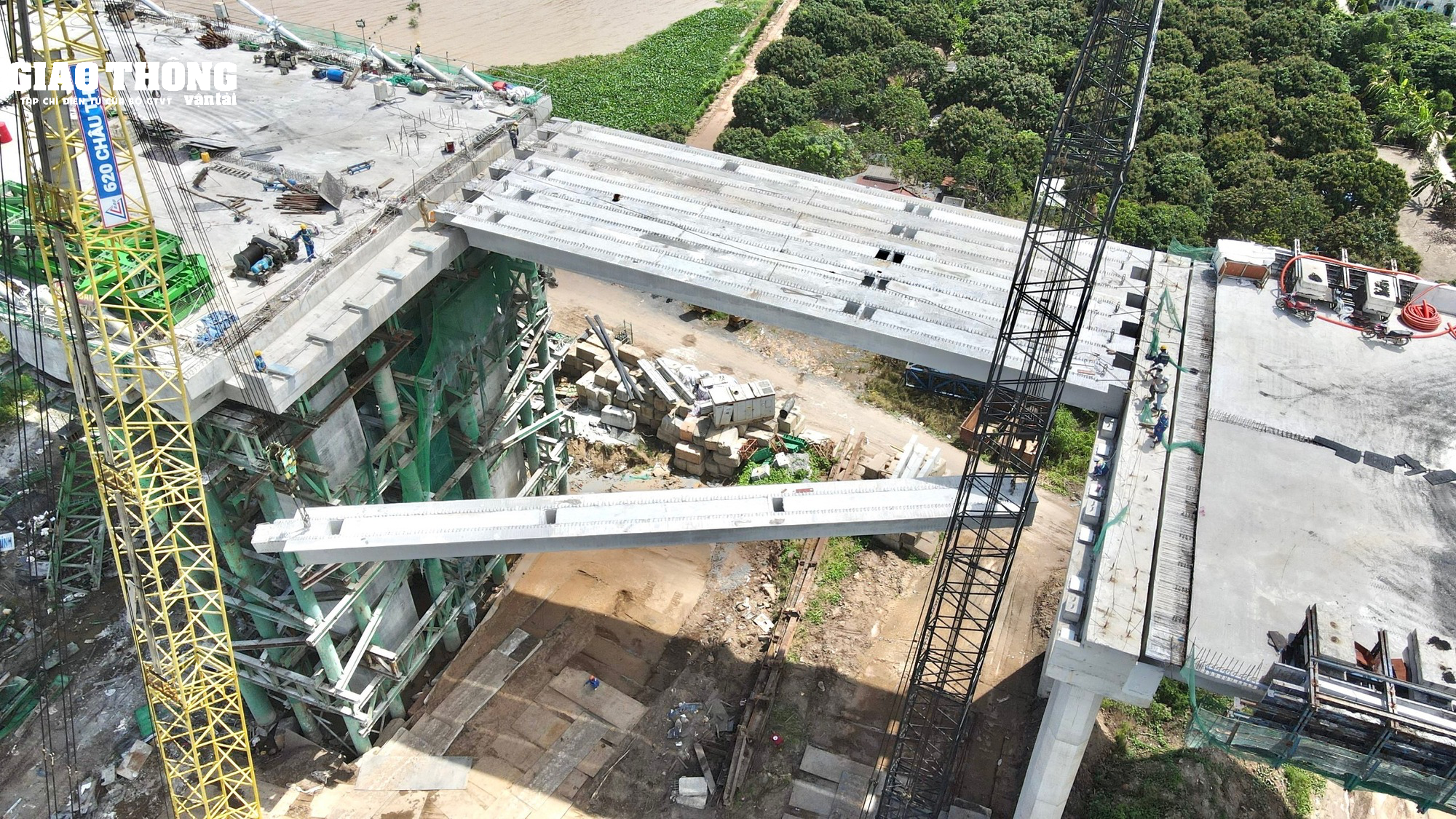 Xem nhà thầu thi công nối cầu Mỹ Thuận 2 vào bờ tiền Giang - Ảnh 3.