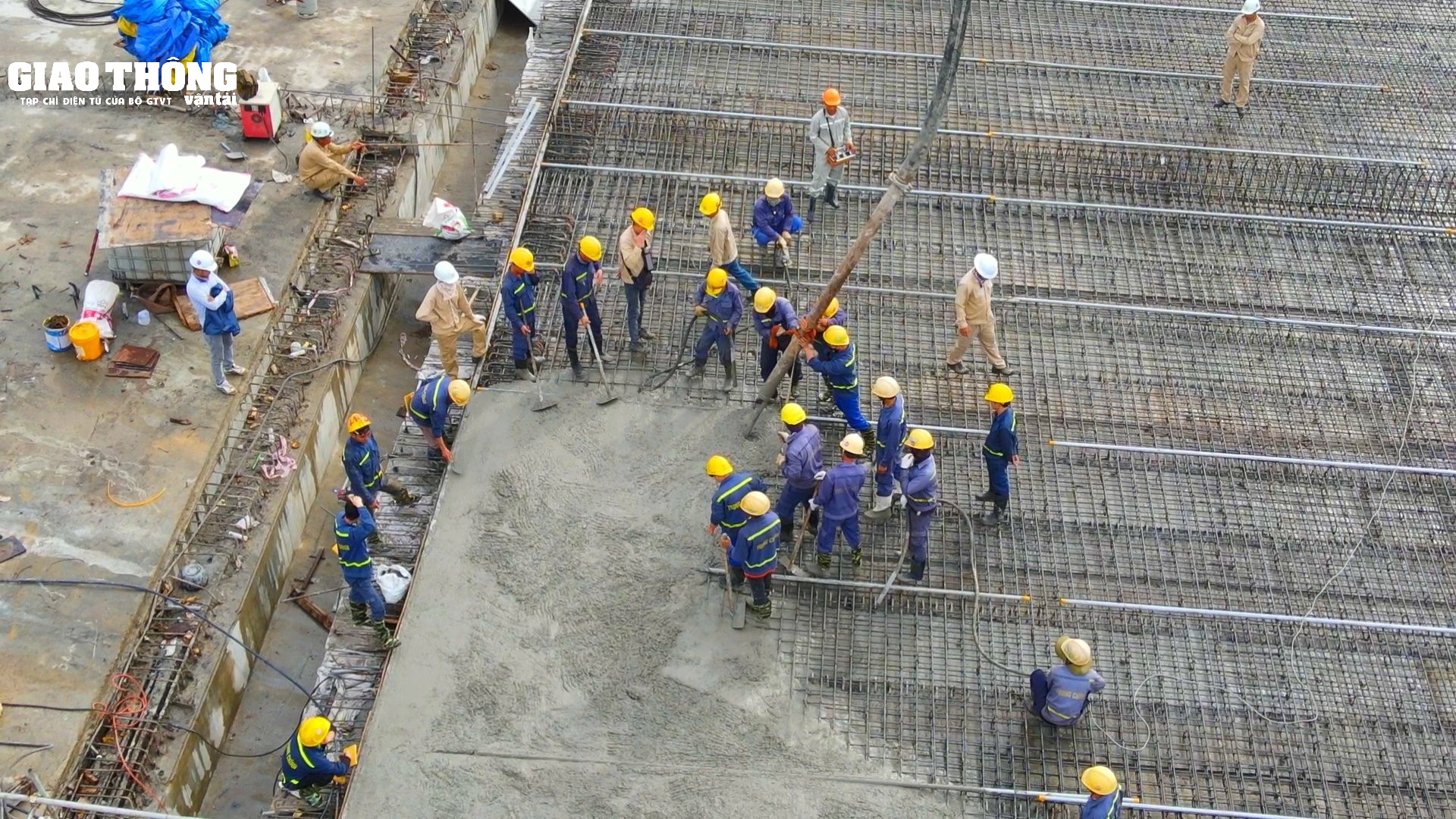 Xem nhà thầu thi công nối cầu Mỹ Thuận 2 vào bờ tiền Giang - Ảnh 7.